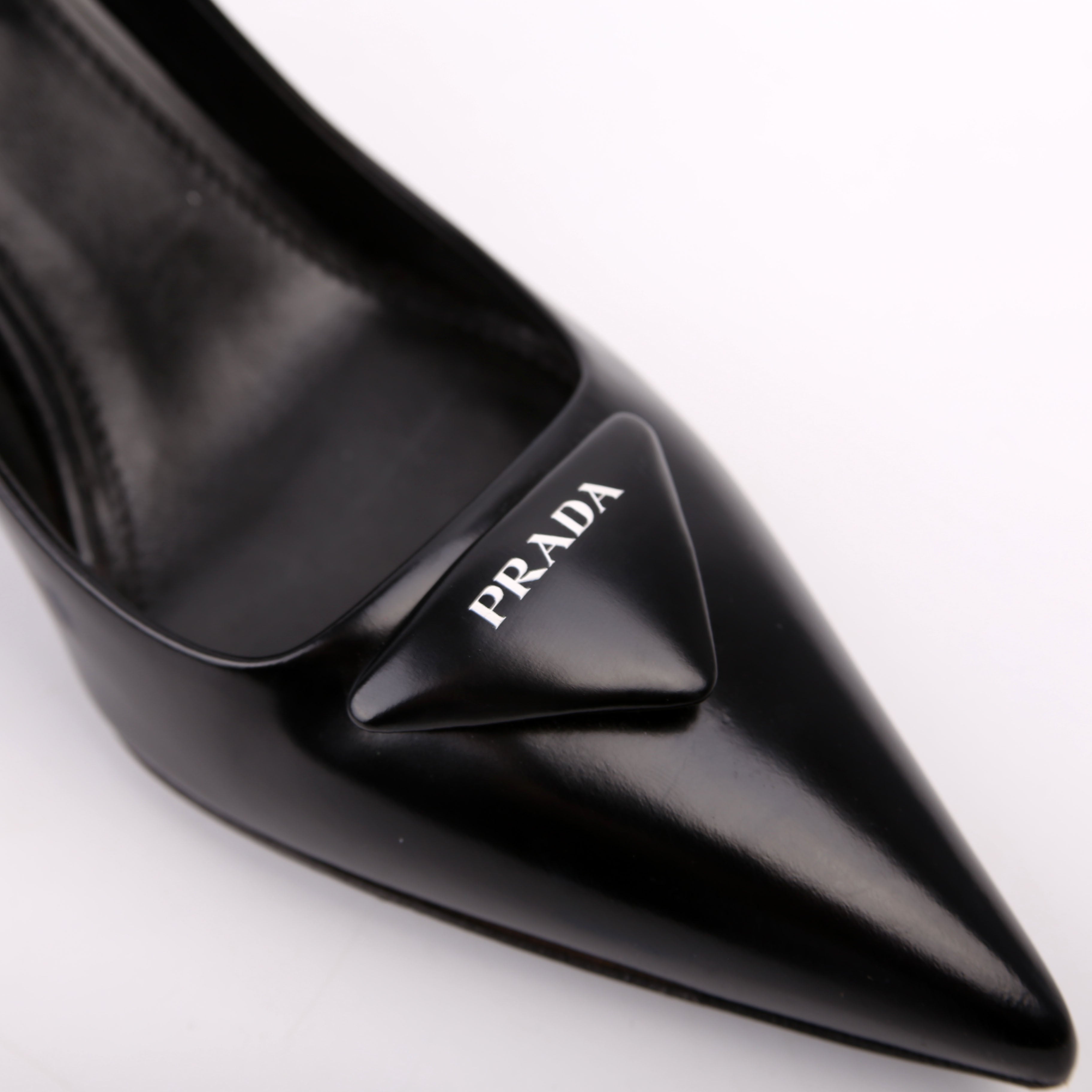 Logo Plaque Pointy Toe Pumps Size 37 Black