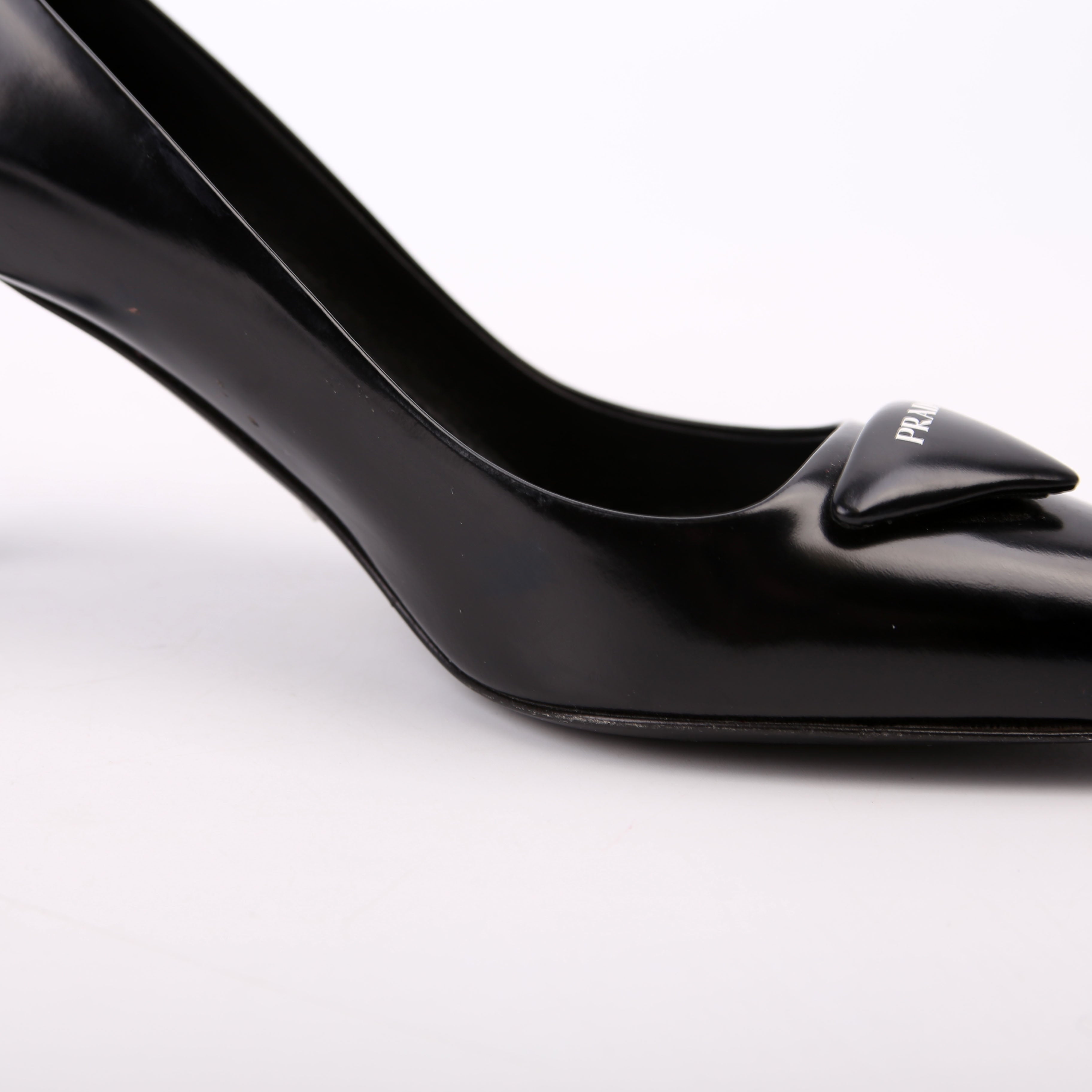 Logo Plaque Pointy Toe Pumps Size 37 Black
