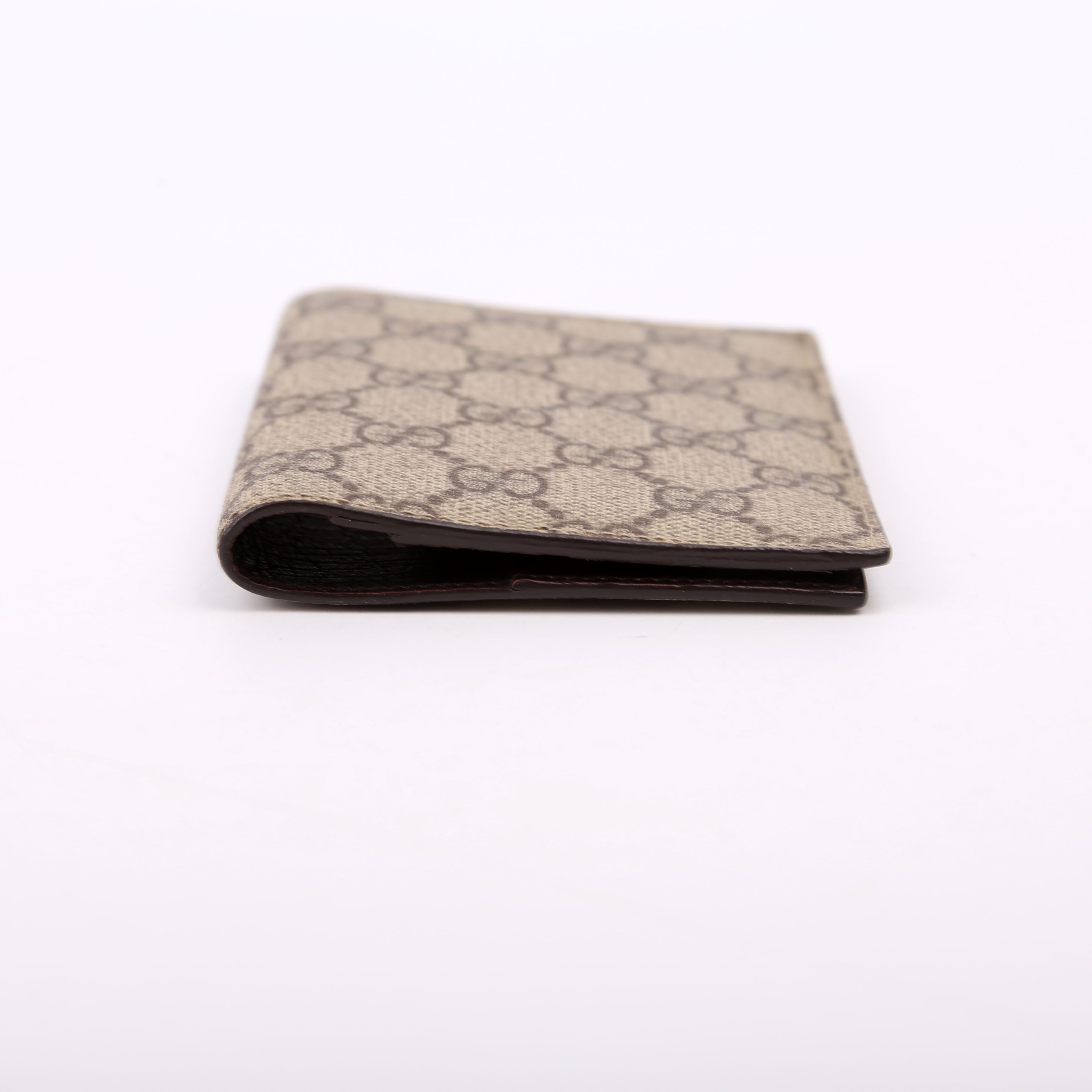 154694 GG Supreme Passport Case Brown