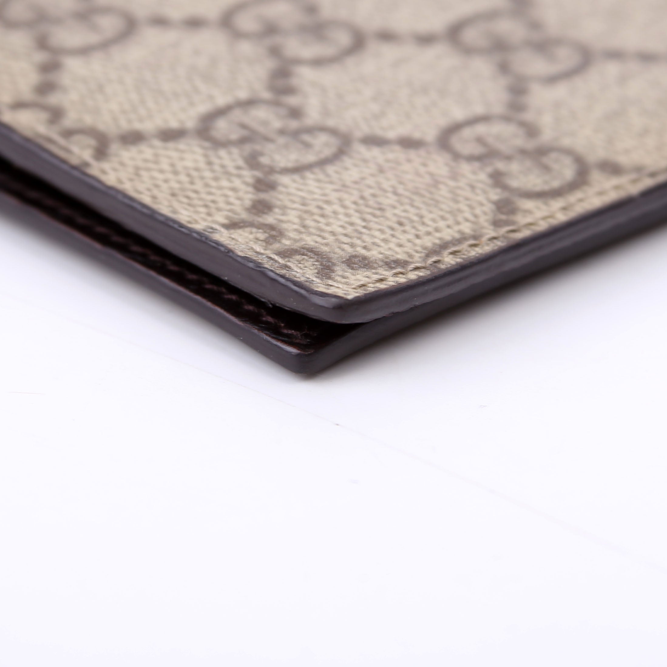 154694 GG Supreme Passport Case Brown