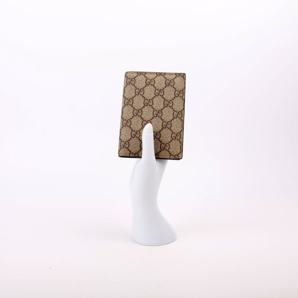 154694 GG Supreme Passport Case Brown