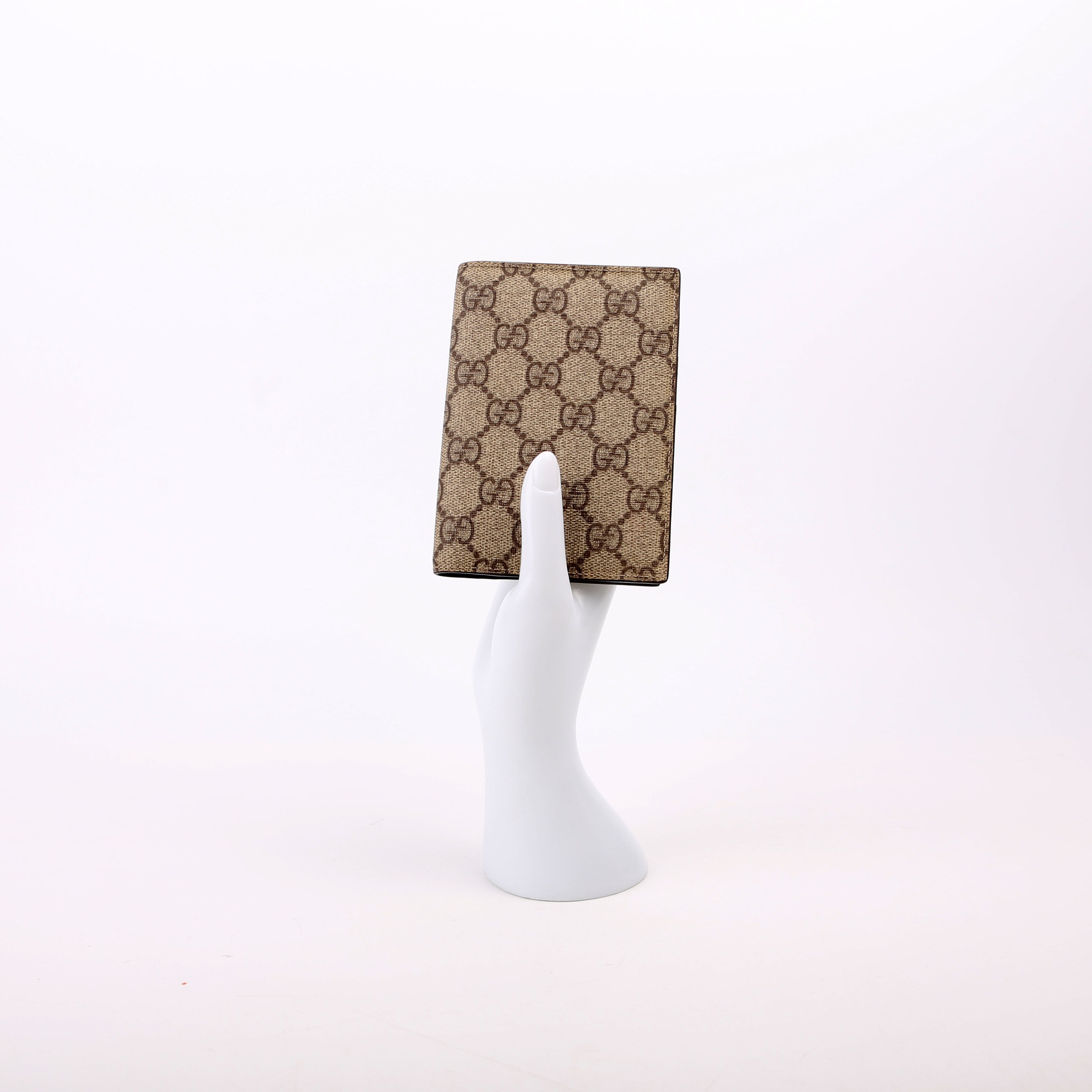 154694 GG Supreme Passport Case Brown
