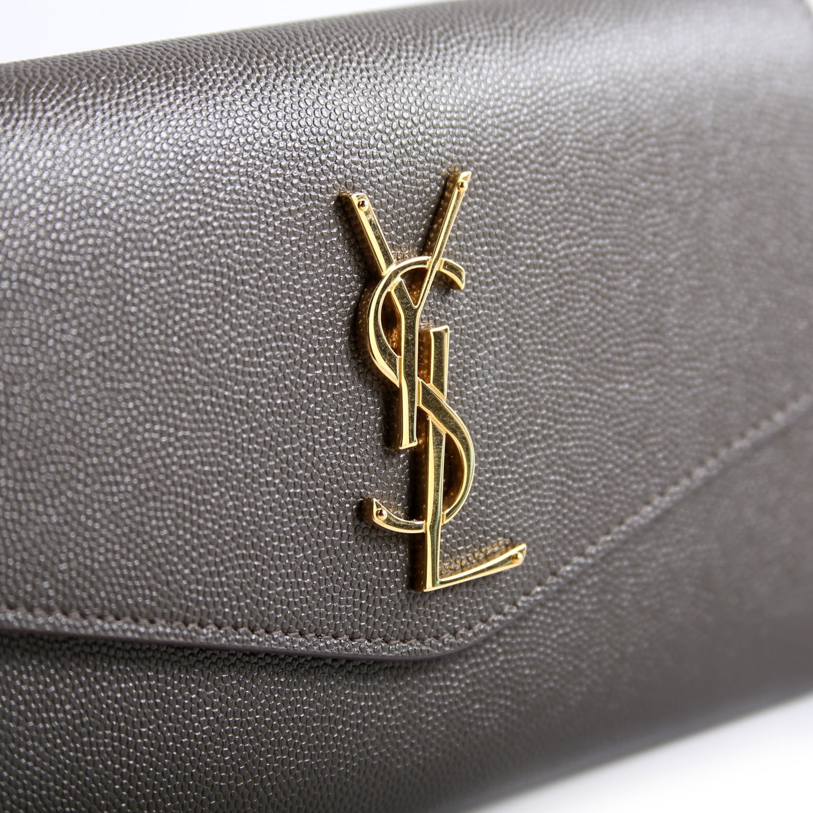 Uptown Chain Wallet Grain 607788 Gray