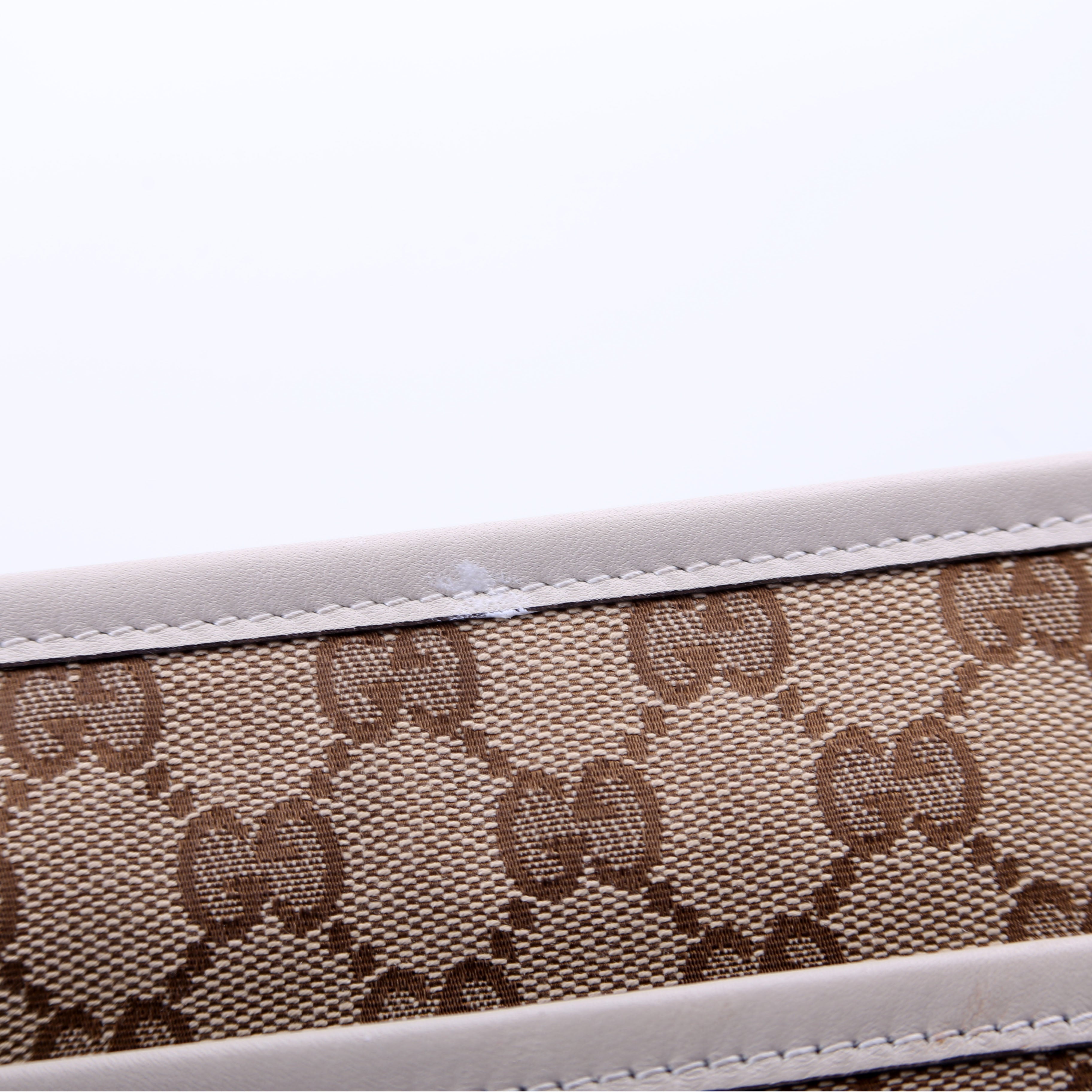388924 GG Canvas Crossbody White