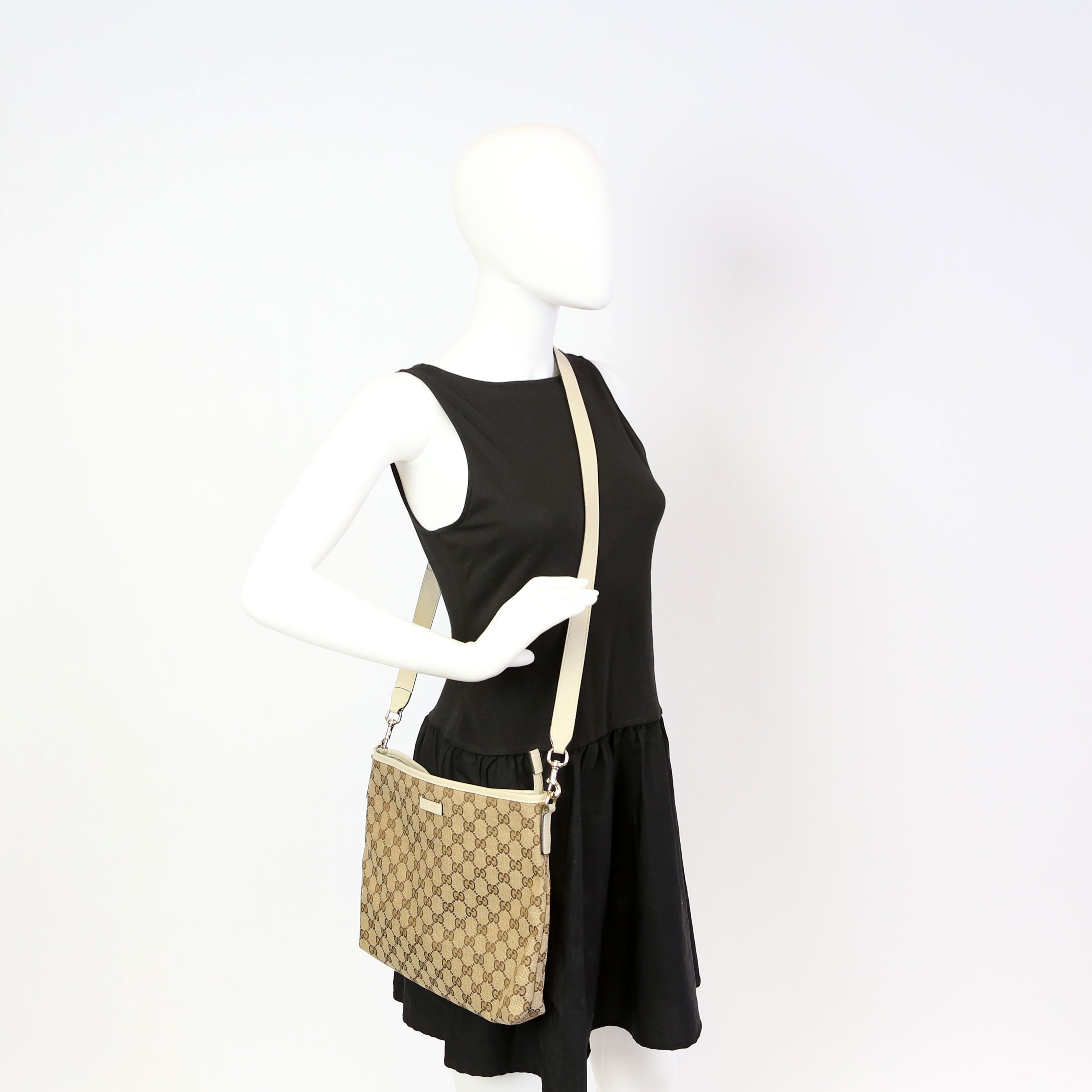 388924 GG Canvas Crossbody White