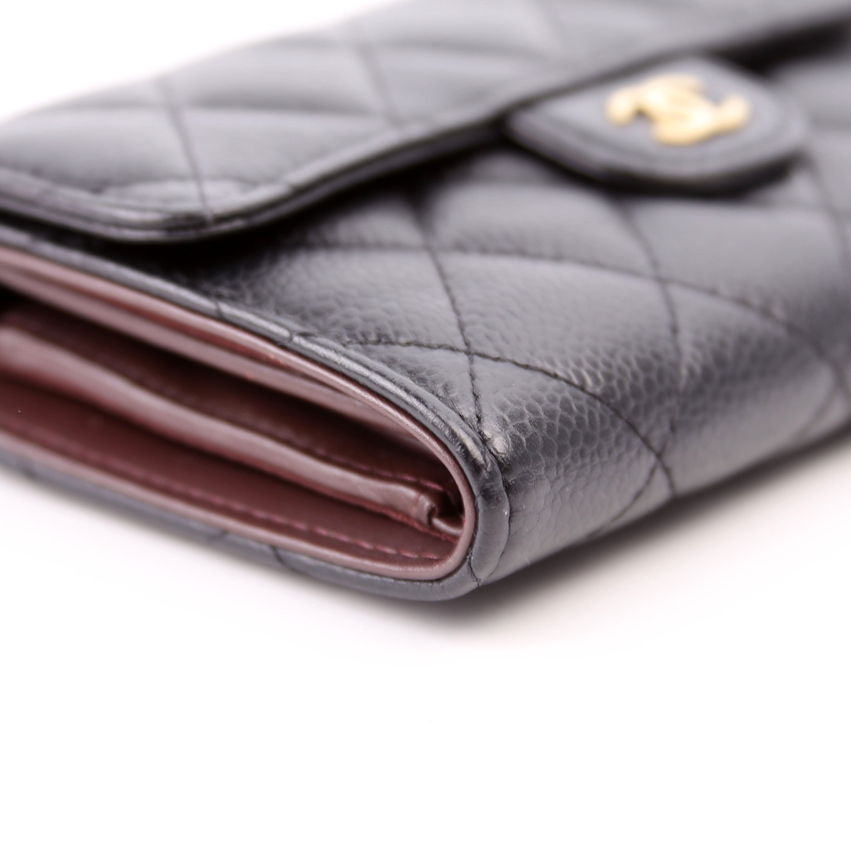 Classic Flap Medium Wallet Caviar 31M Black
