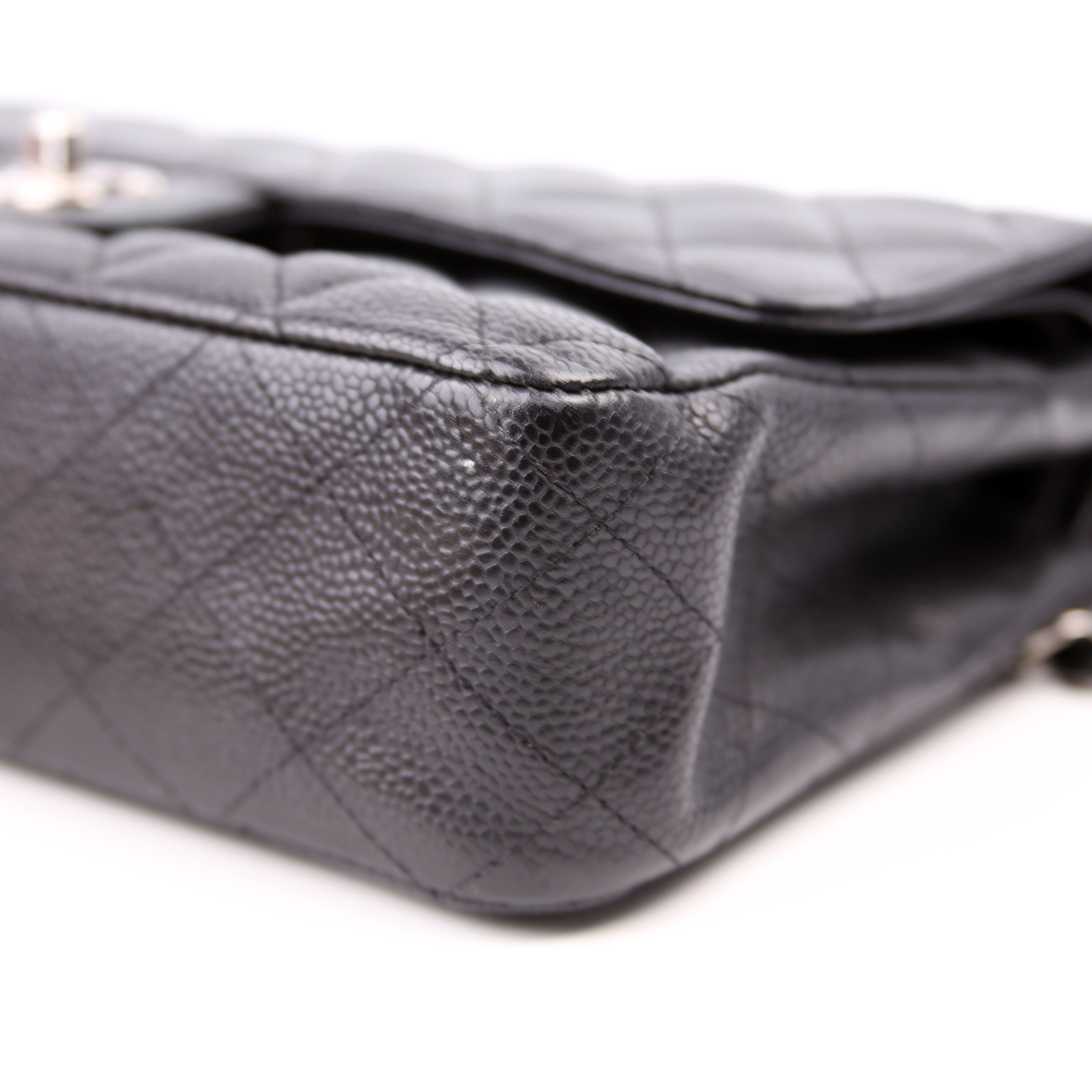 Classic Flap Medium Caviar Black