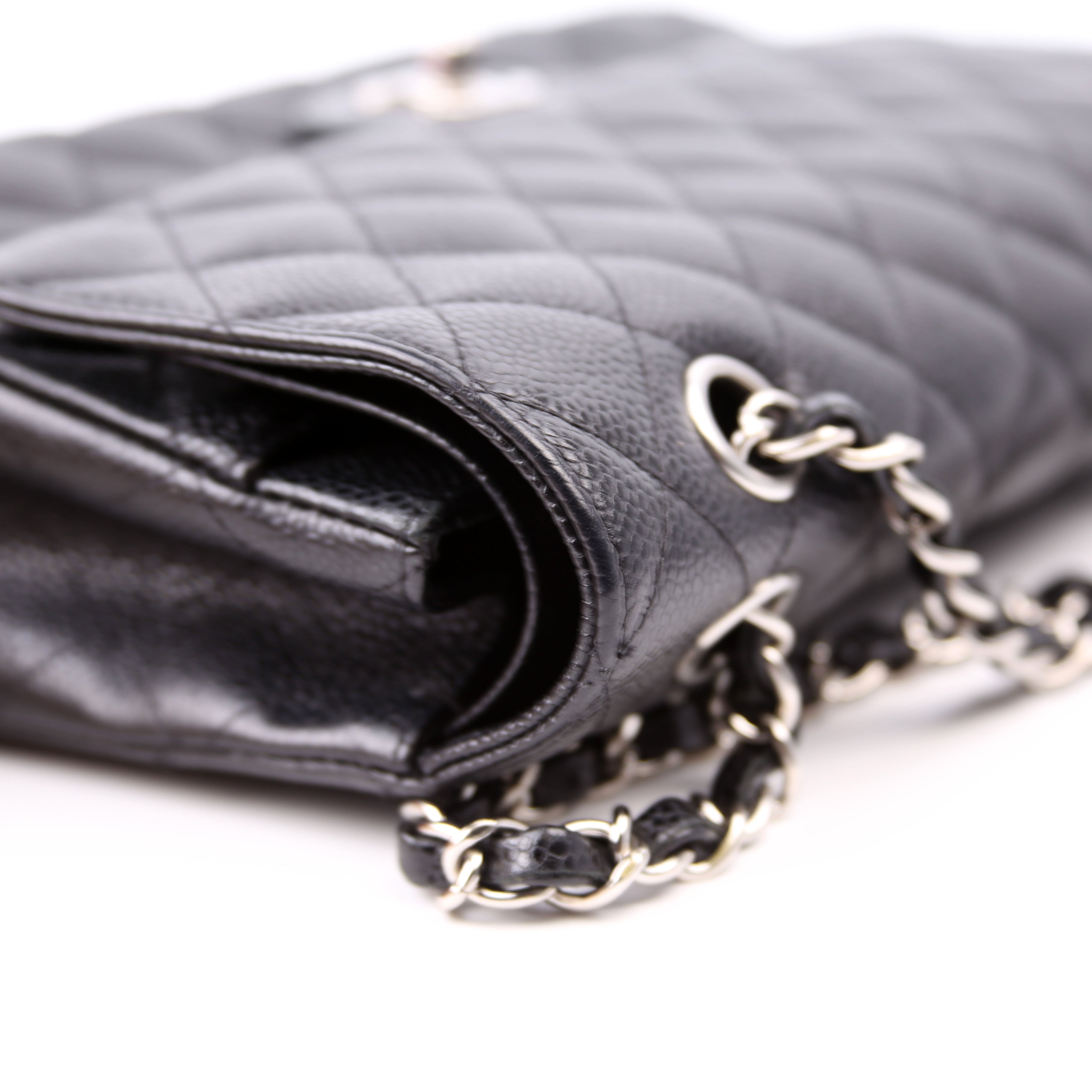 Classic Flap Medium Caviar Black