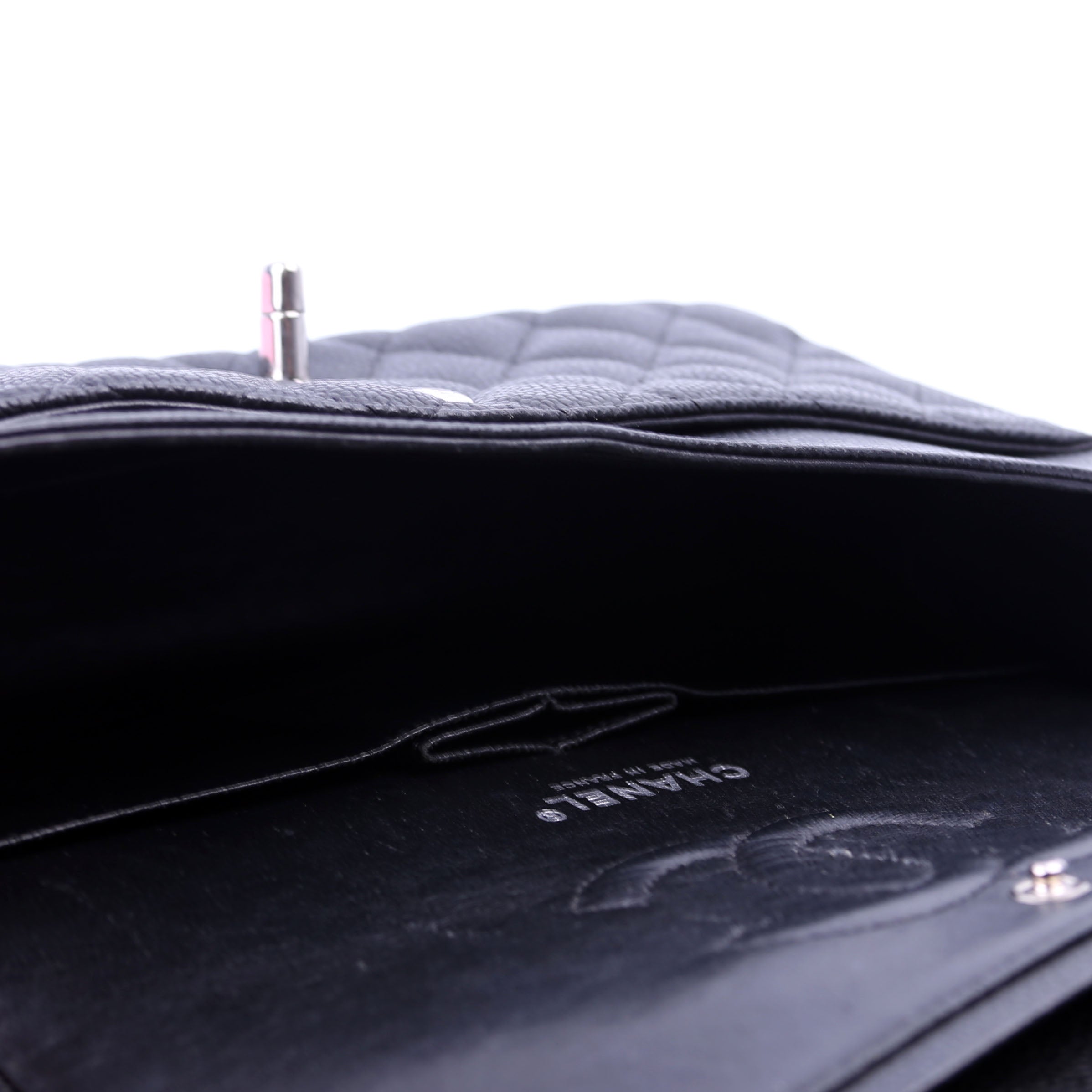 Classic Flap Medium Caviar Black