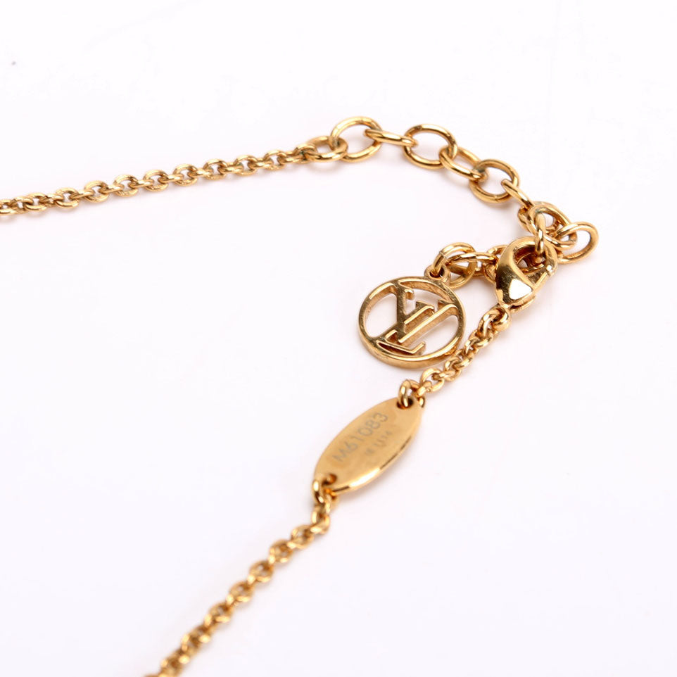 Essential V Necklace