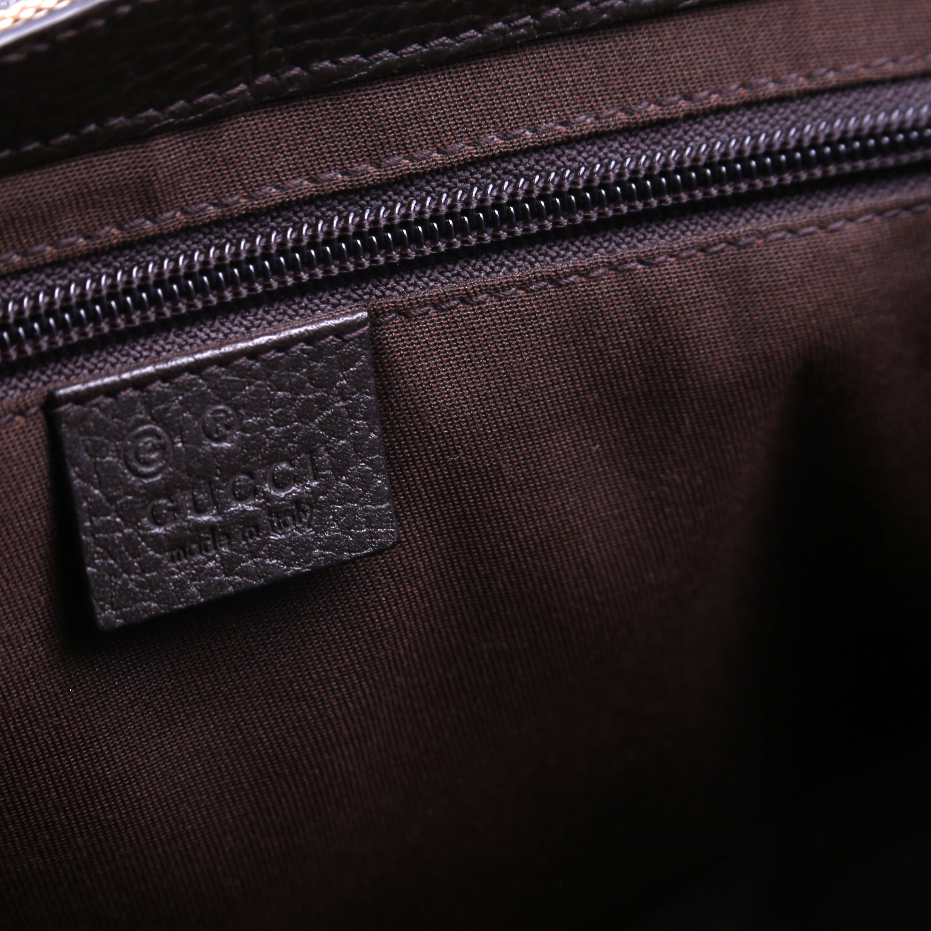 449172 GG Canvas Messenger