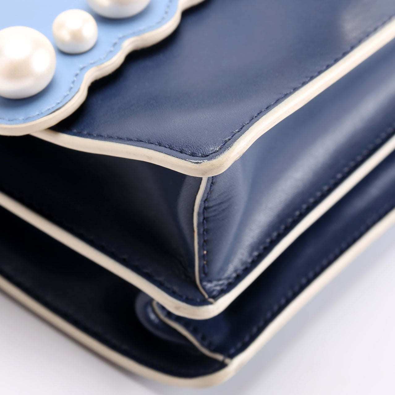 8M0381 Kan I Scalloped Leather/Pearls Small Blue