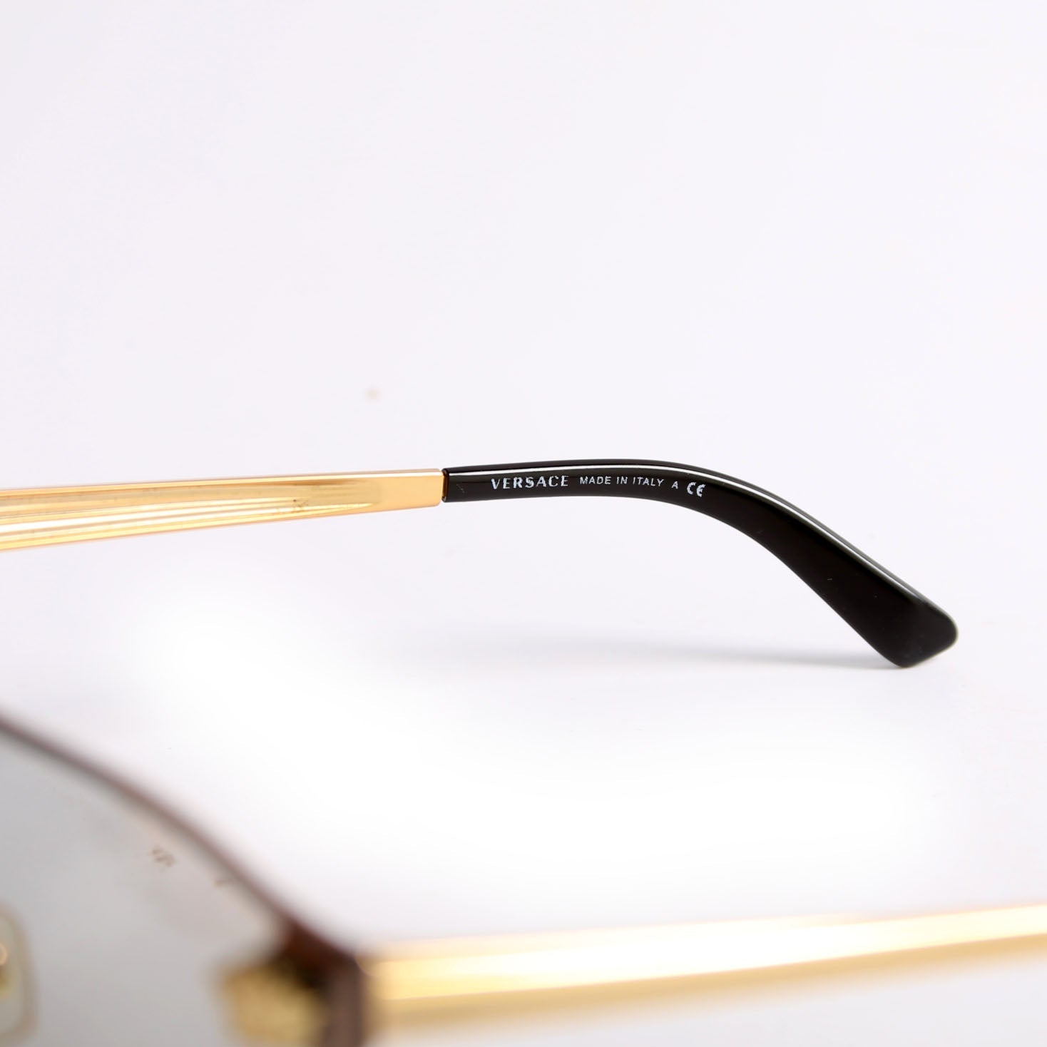 MOD2161 Shield Gold