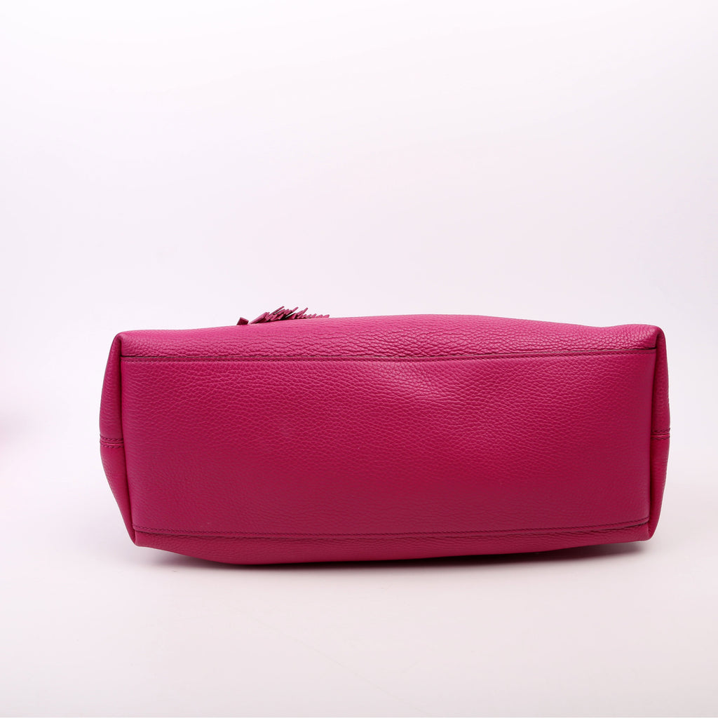 308982 Soho Leather Shoulder Medium Magenta