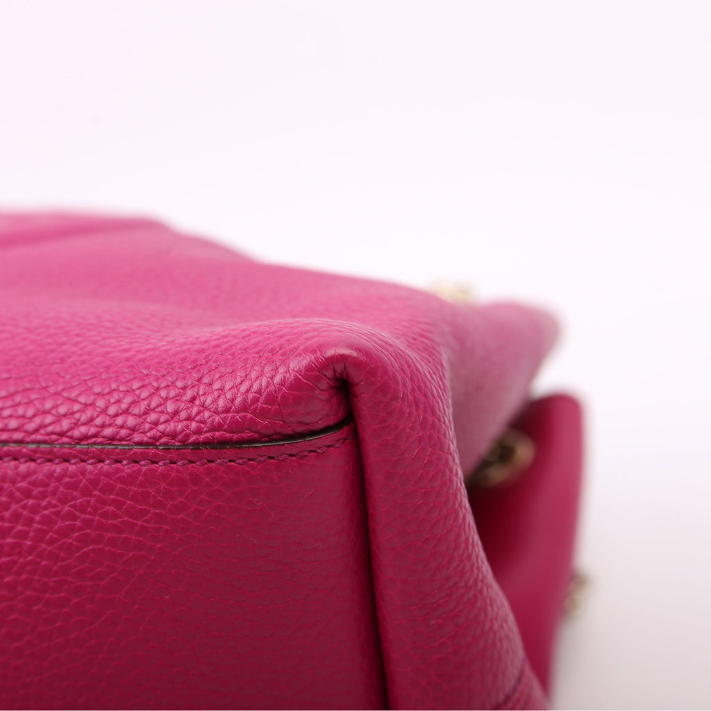 308982 Soho Leather Shoulder Medium Magenta