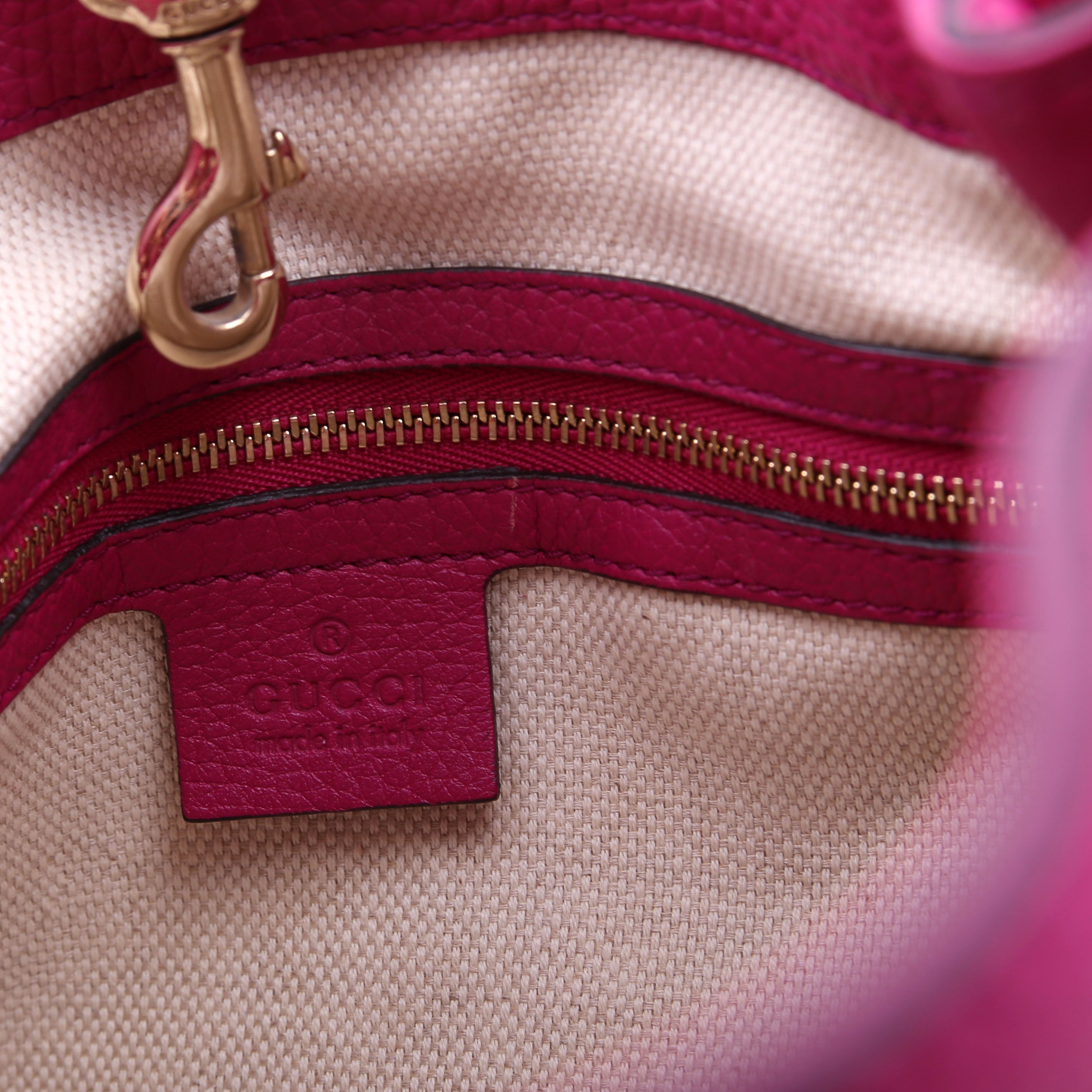 308982 Soho Leather Shoulder Medium Magenta