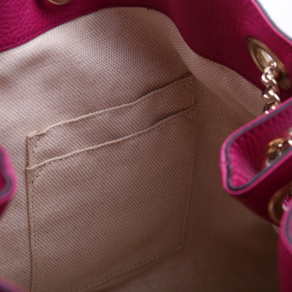 308982 Soho Leather Shoulder Medium Magenta