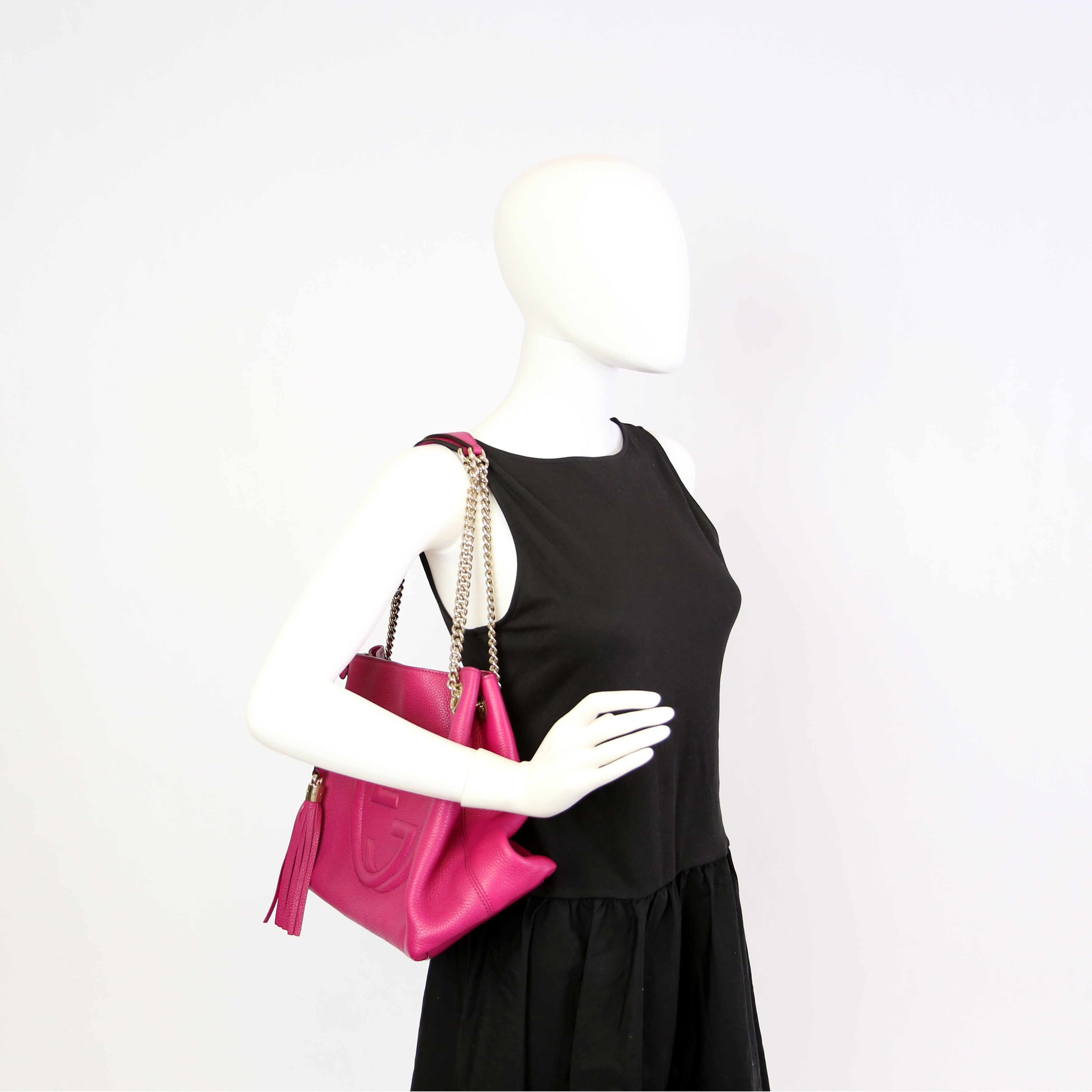 308982 Soho Leather Shoulder Medium Magenta