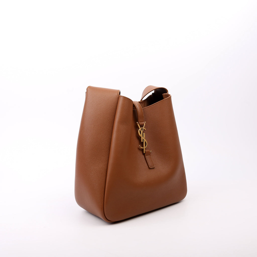 713938 Le A 7 Supple Small Hobo Brown