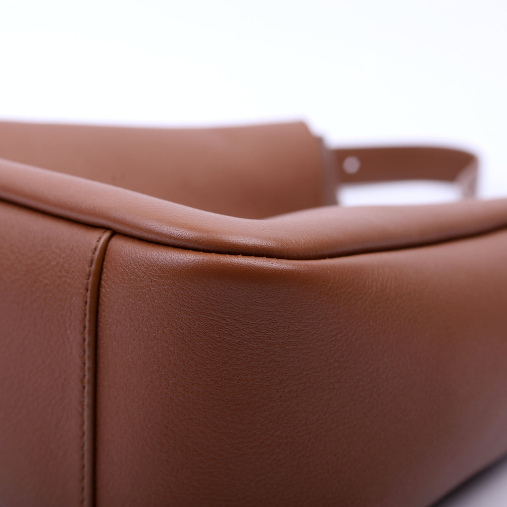713938 Le A 7 Supple Small Hobo Brown