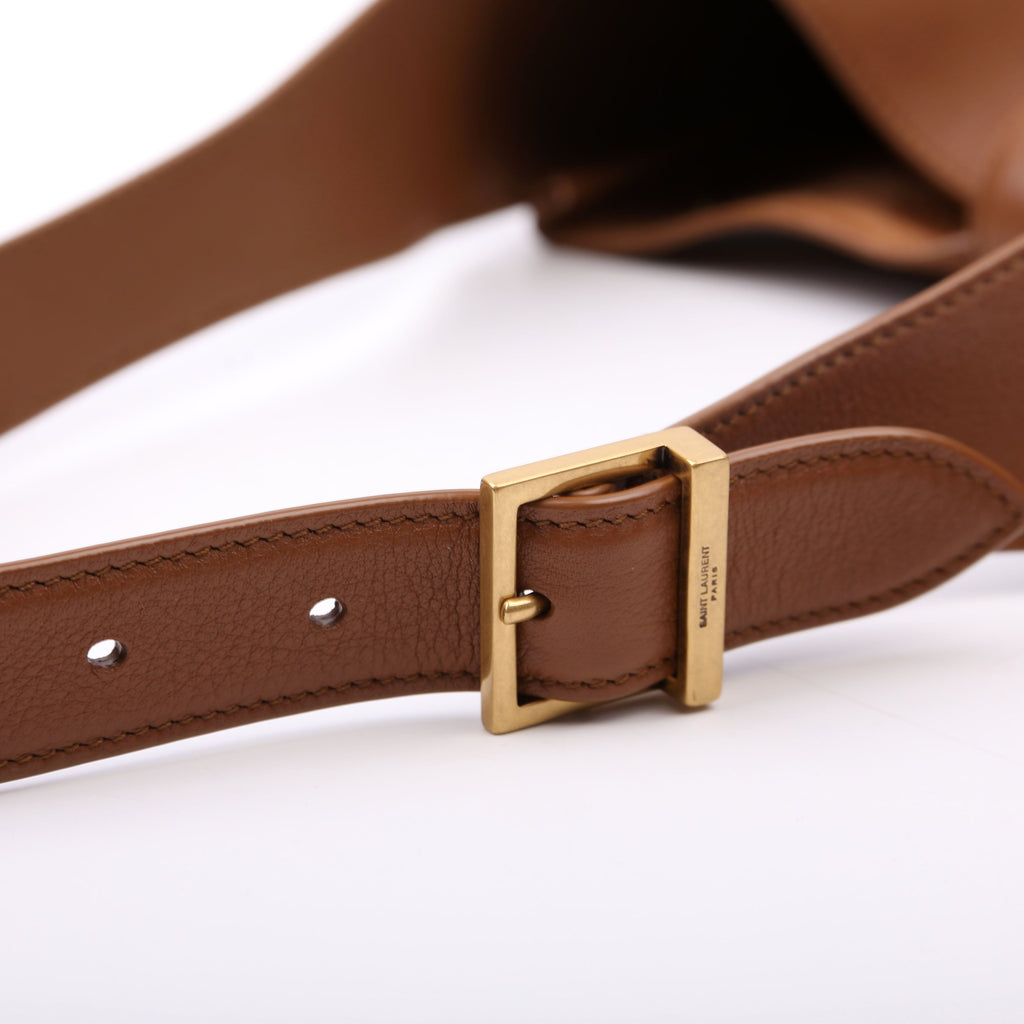 713938 Le A 7 Supple Small Hobo Brown