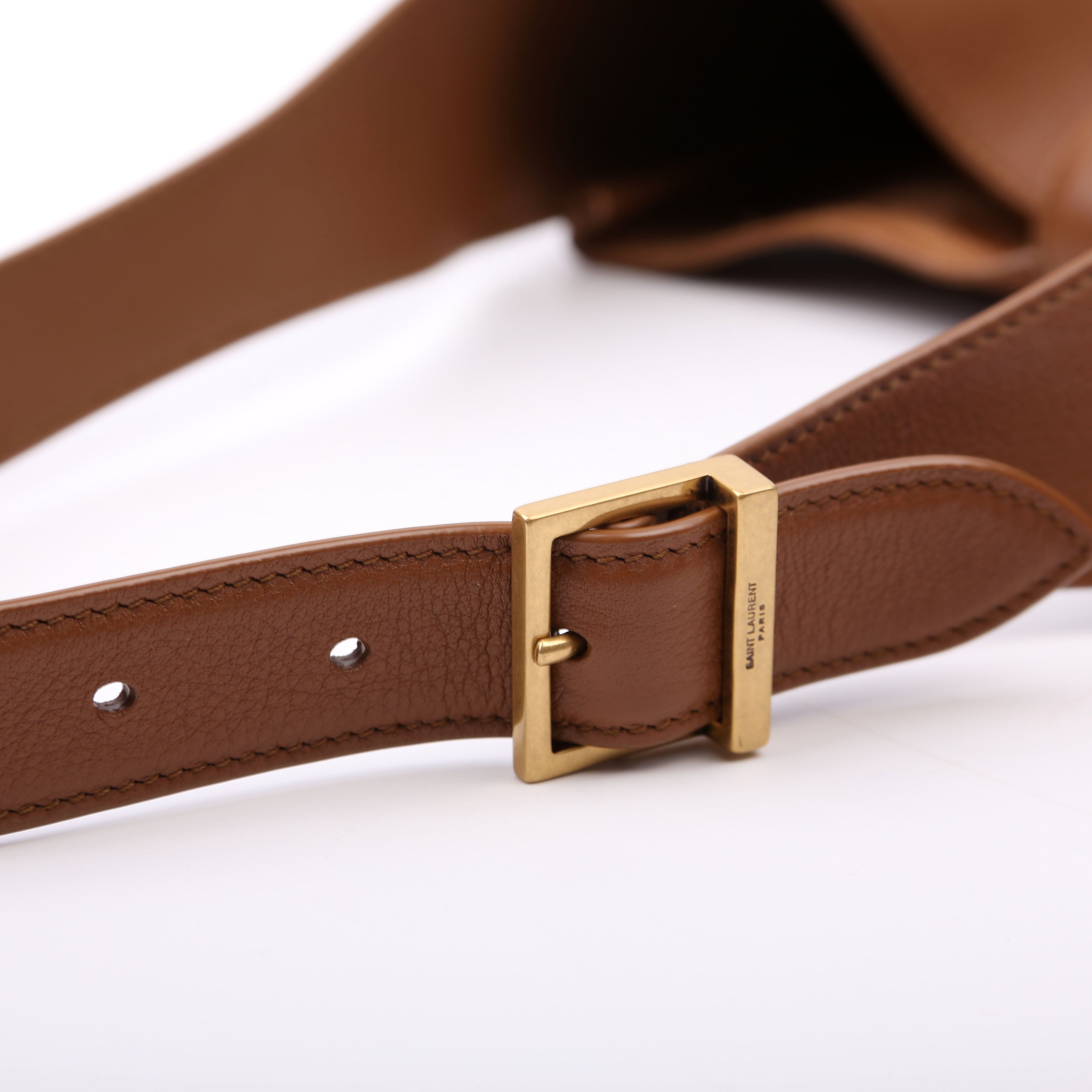 713938 Le A 7 Supple Small Hobo Brown