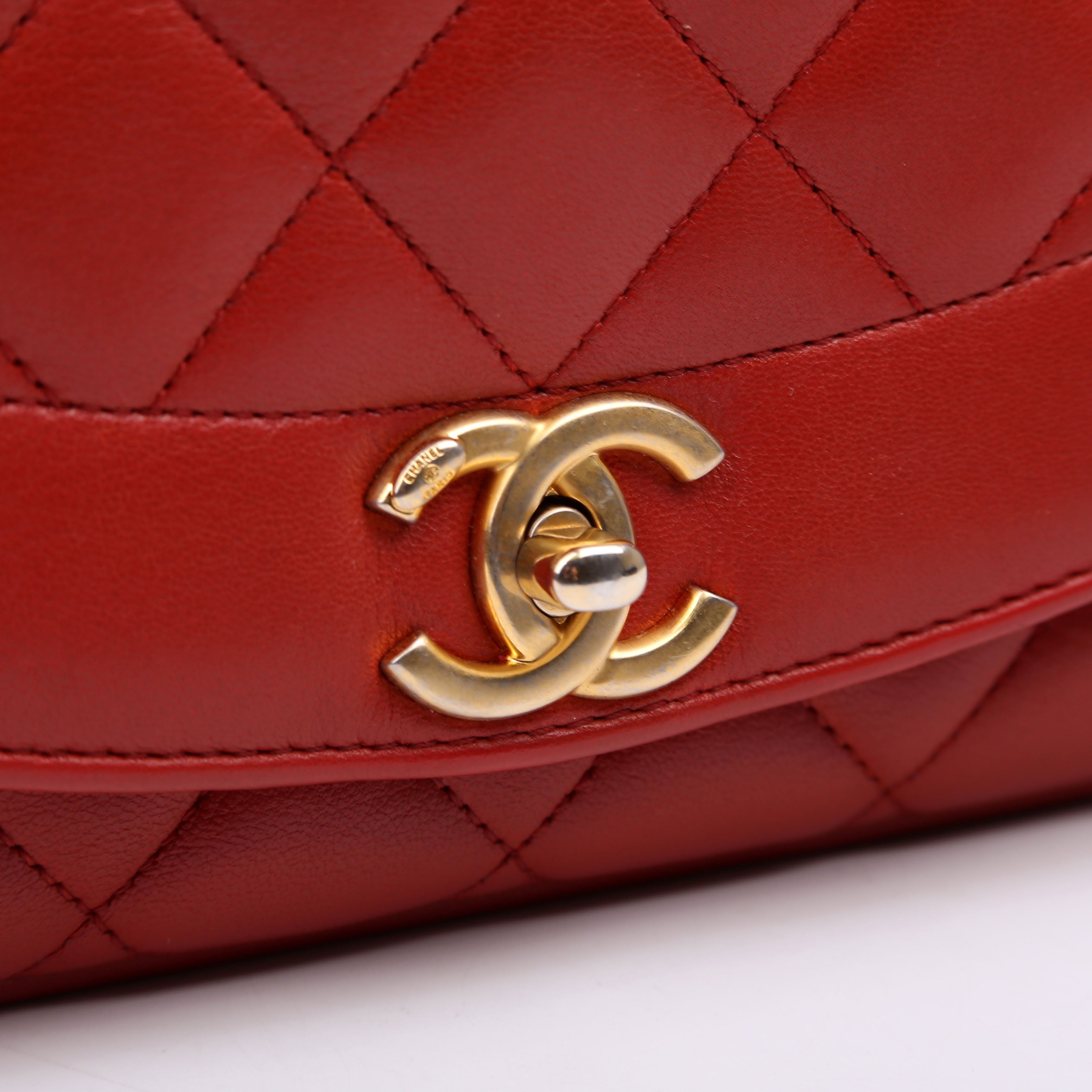 Vintage Flap Bag Medium Lambskin 20M Red