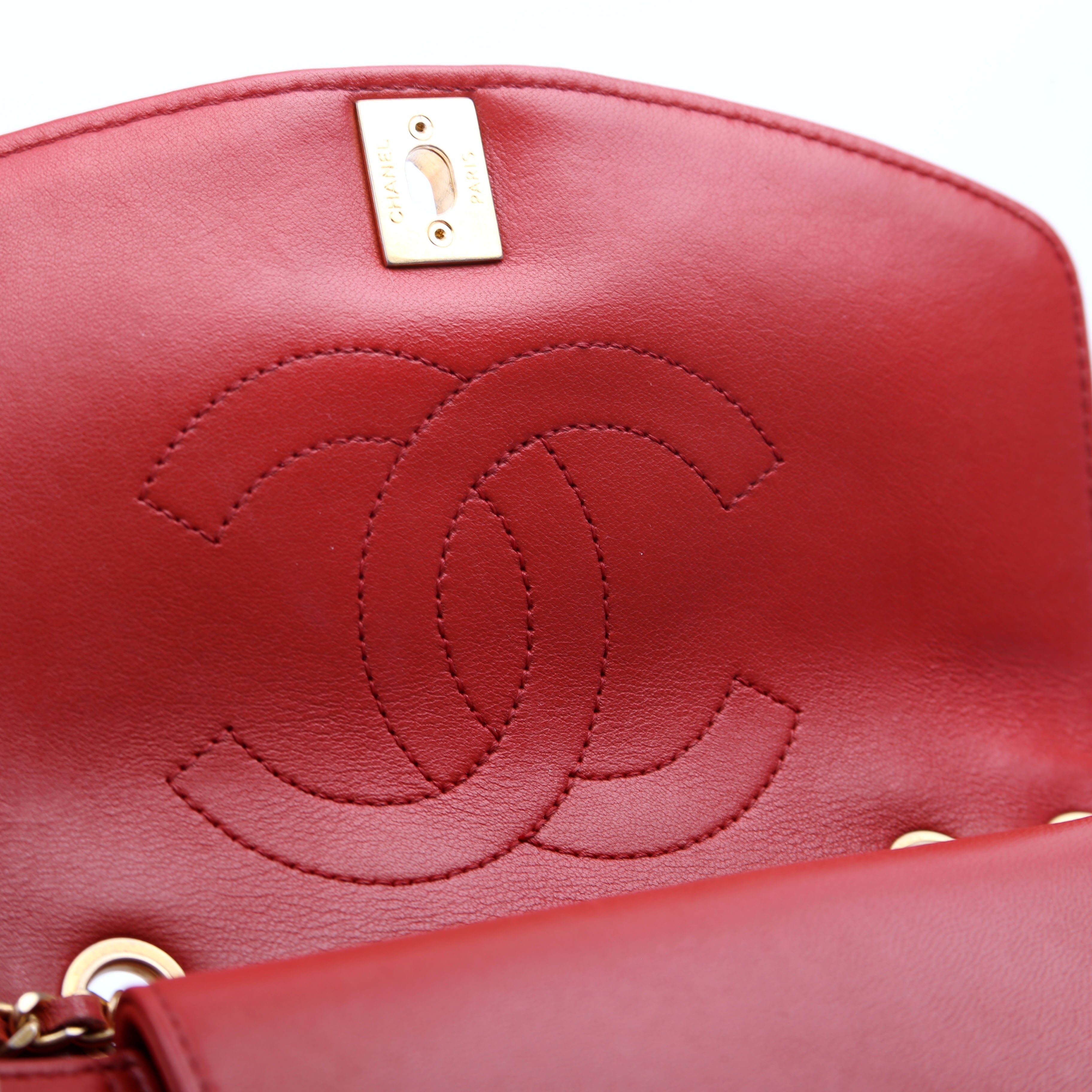 Vintage Flap Bag Medium Lambskin 20M Red
