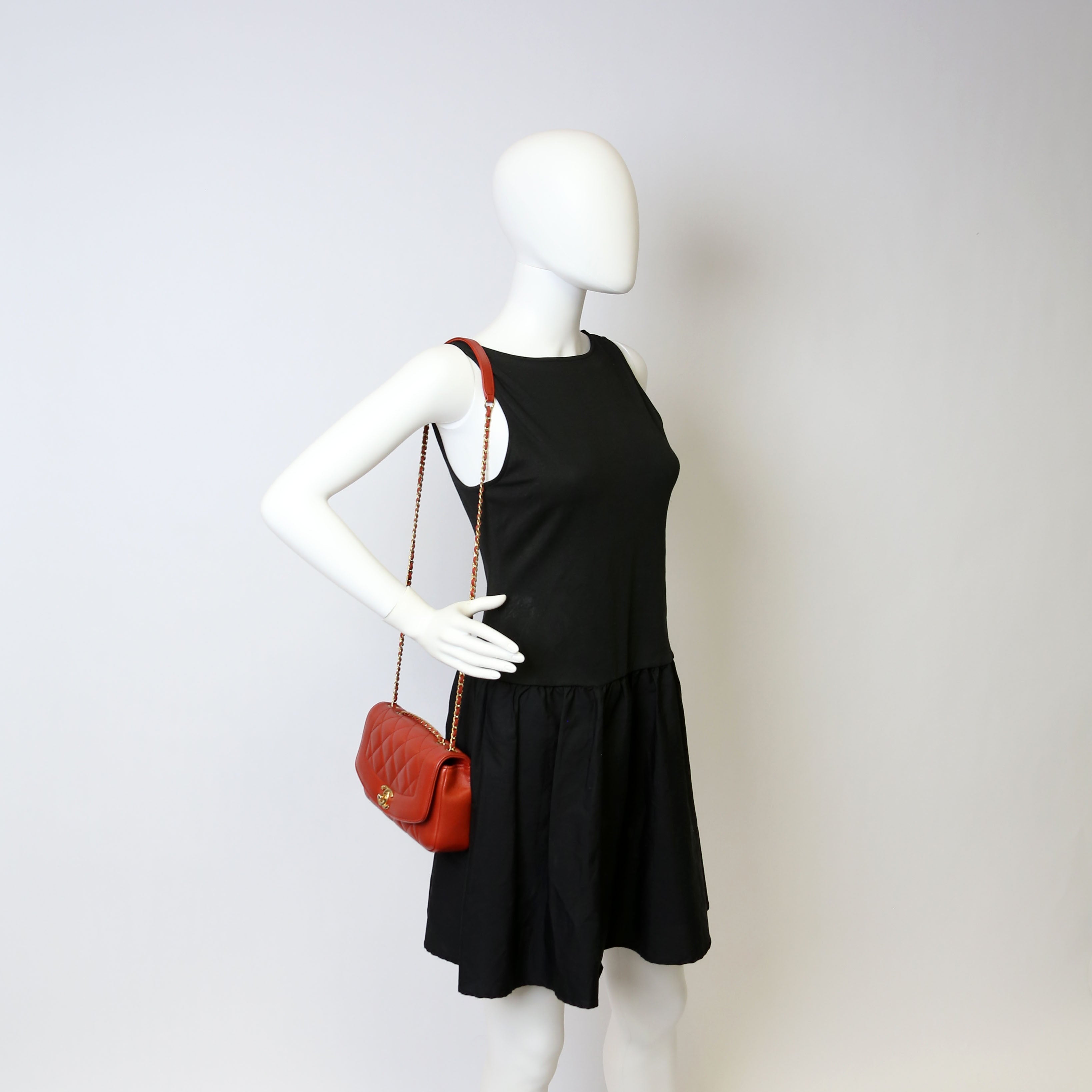 Vintage Flap Bag Medium Lambskin 20M Red
