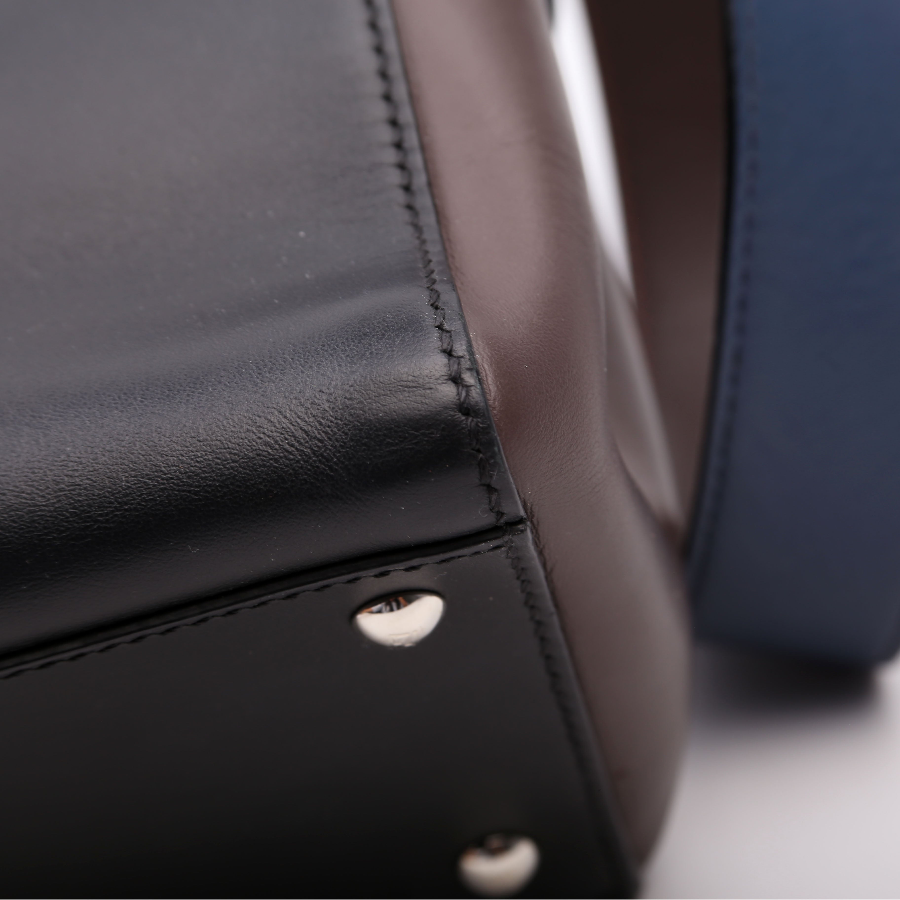 8BN293 Dotcom Whipstitch Medium