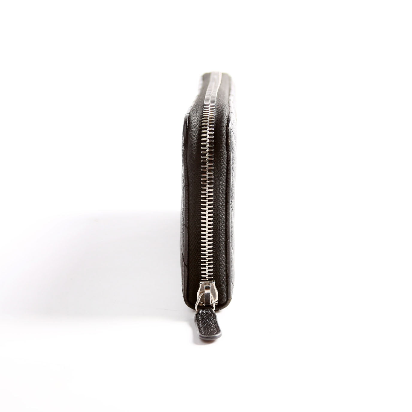 Chevron Zip Around Wallet 25M Black