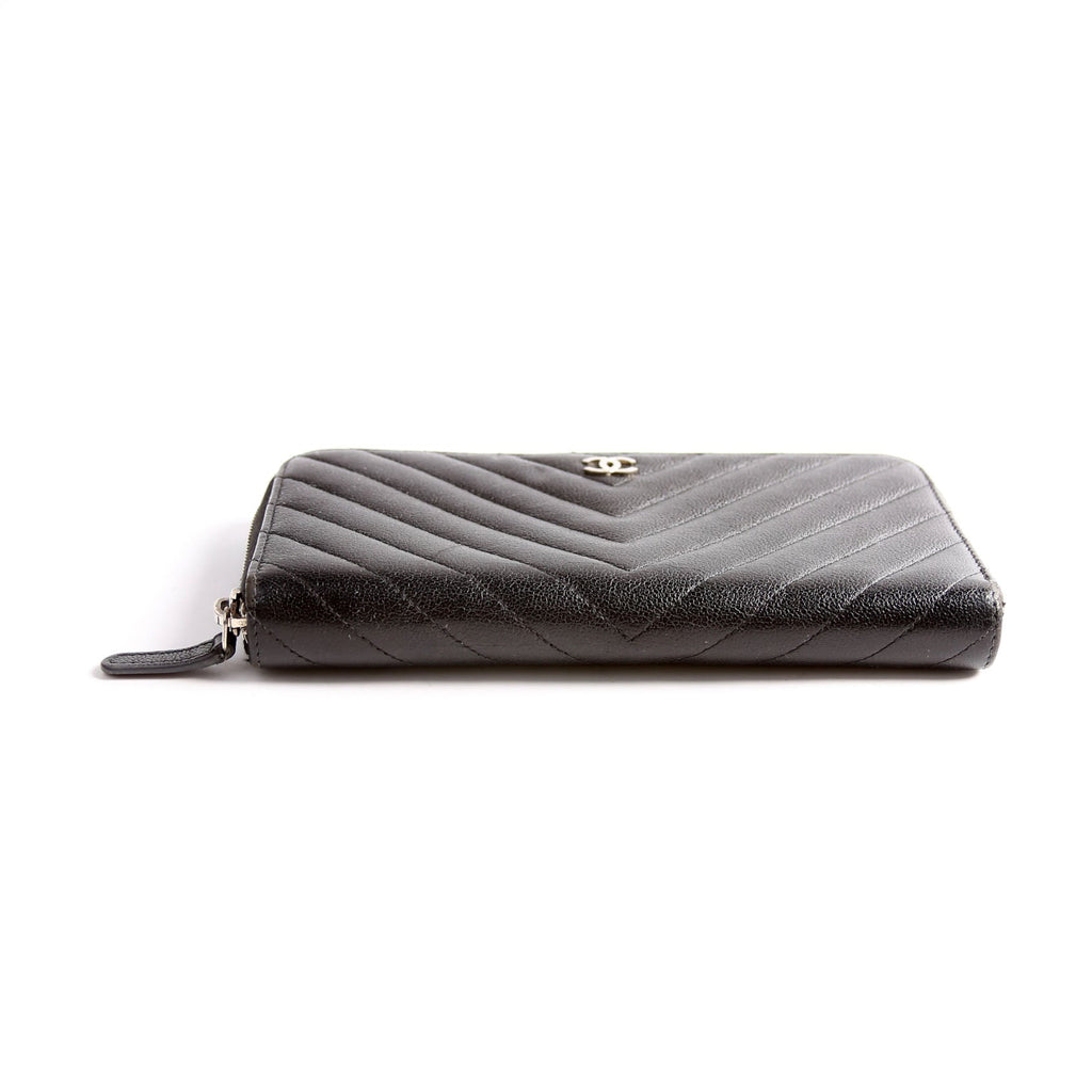 Chevron Zip Around Wallet 25M Black