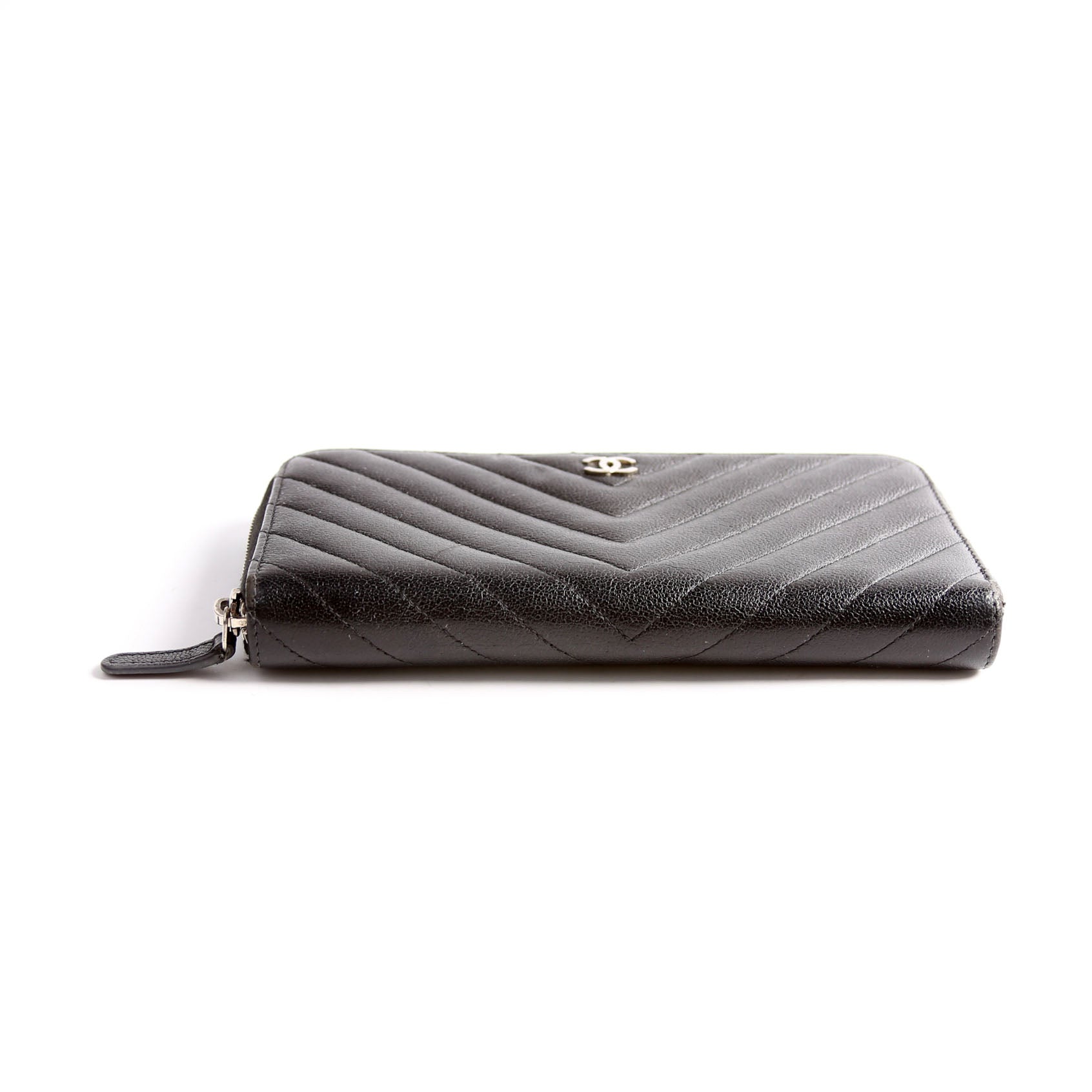 Chevron Zip Around Wallet 25M Black
