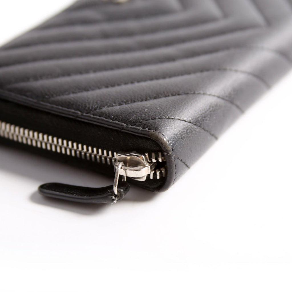 Chevron Zip Around Wallet 25M Black