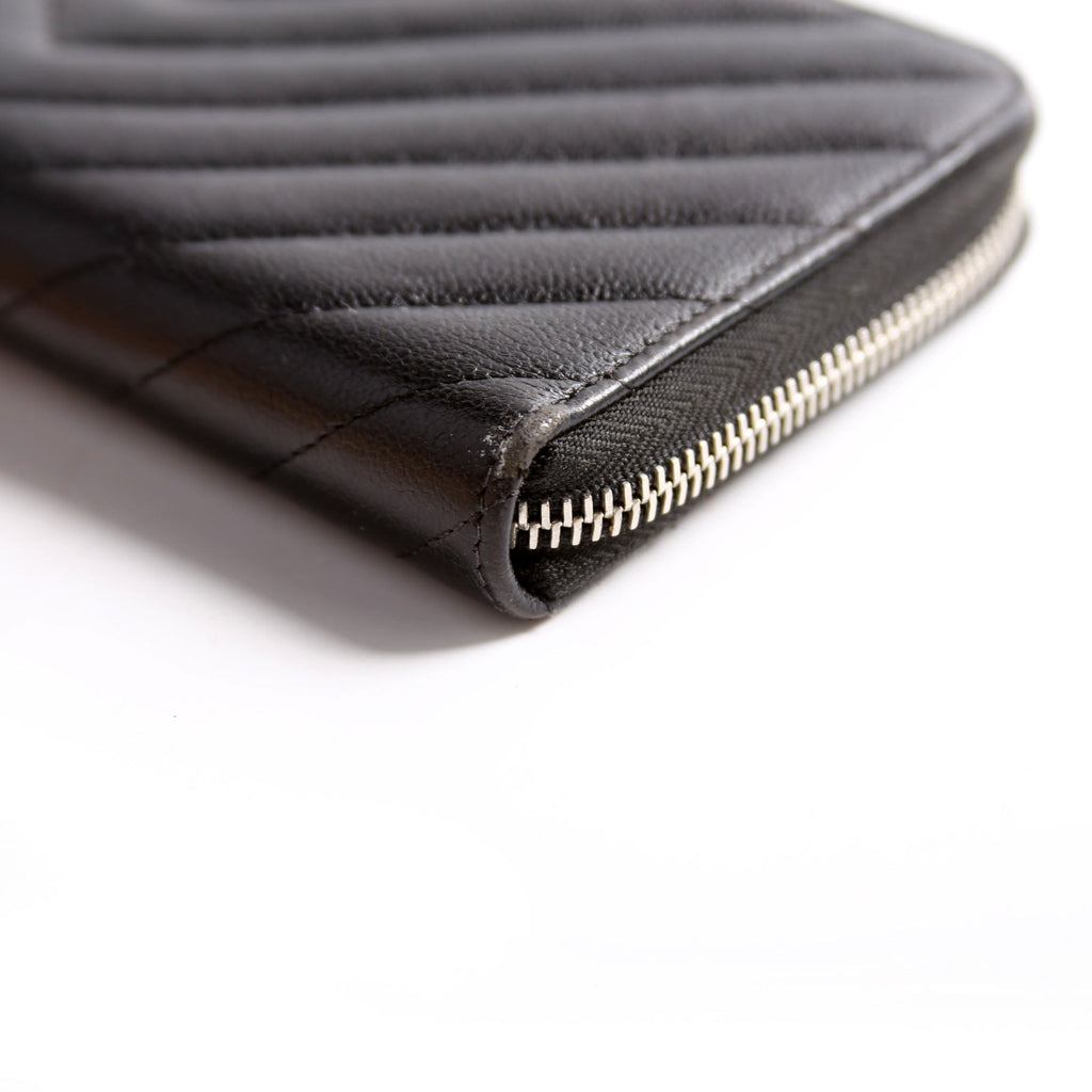 Chevron Zip Around Wallet 25M Black