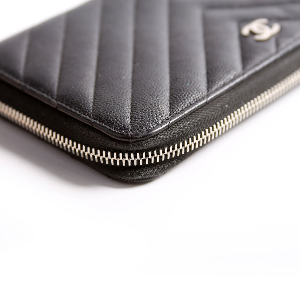 Chevron Zip Around Wallet 25M Black