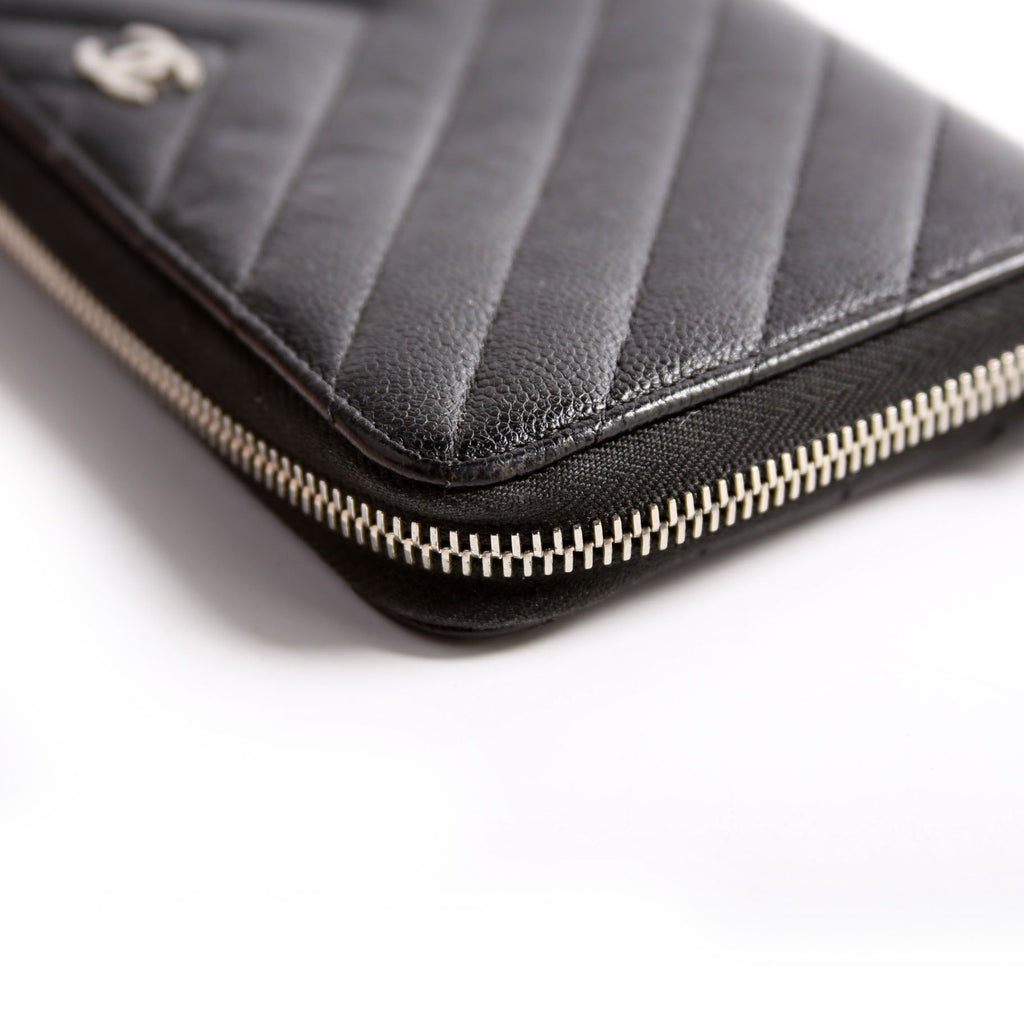 Chevron Zip Around Wallet 25M Black