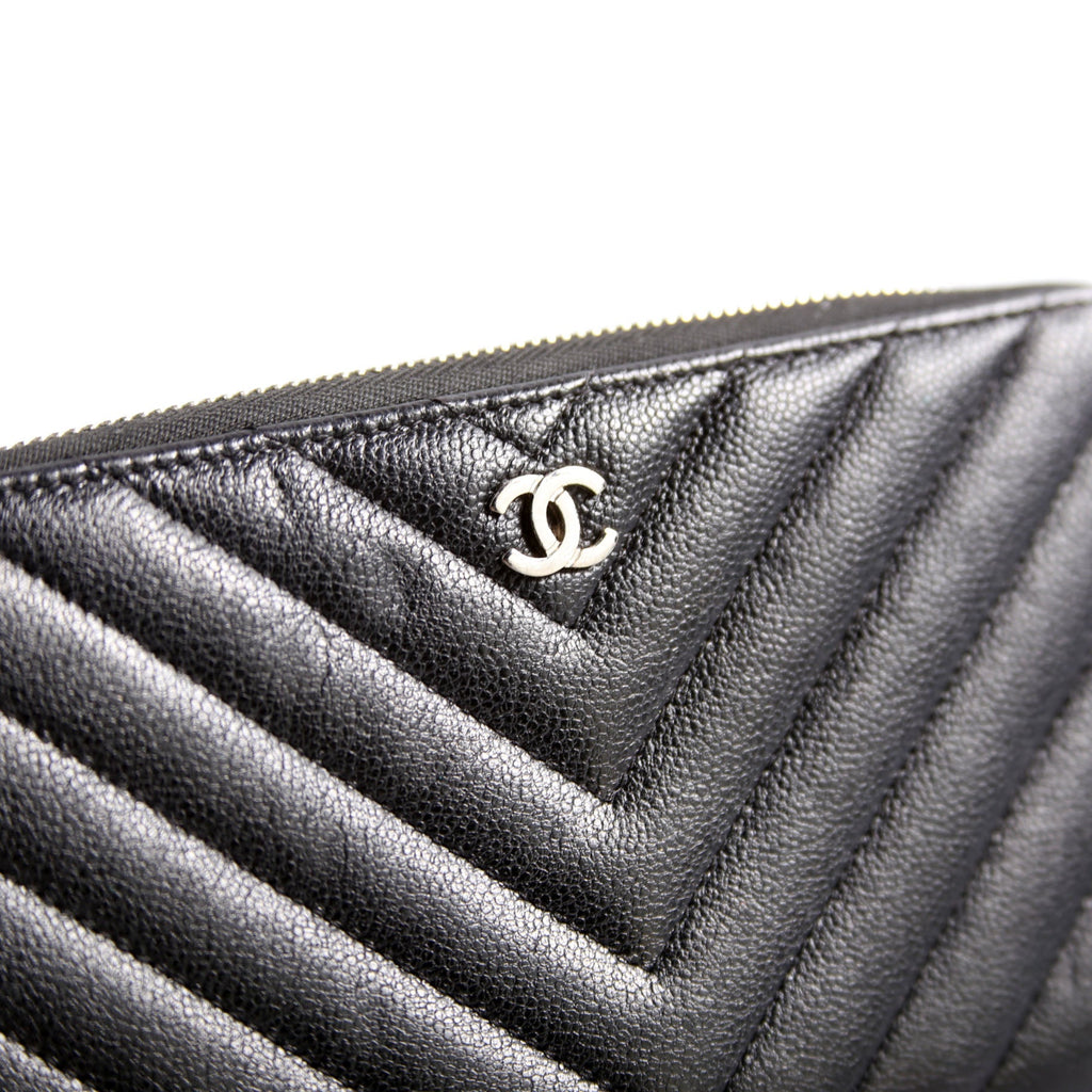Chevron Zip Around Wallet 25M Black