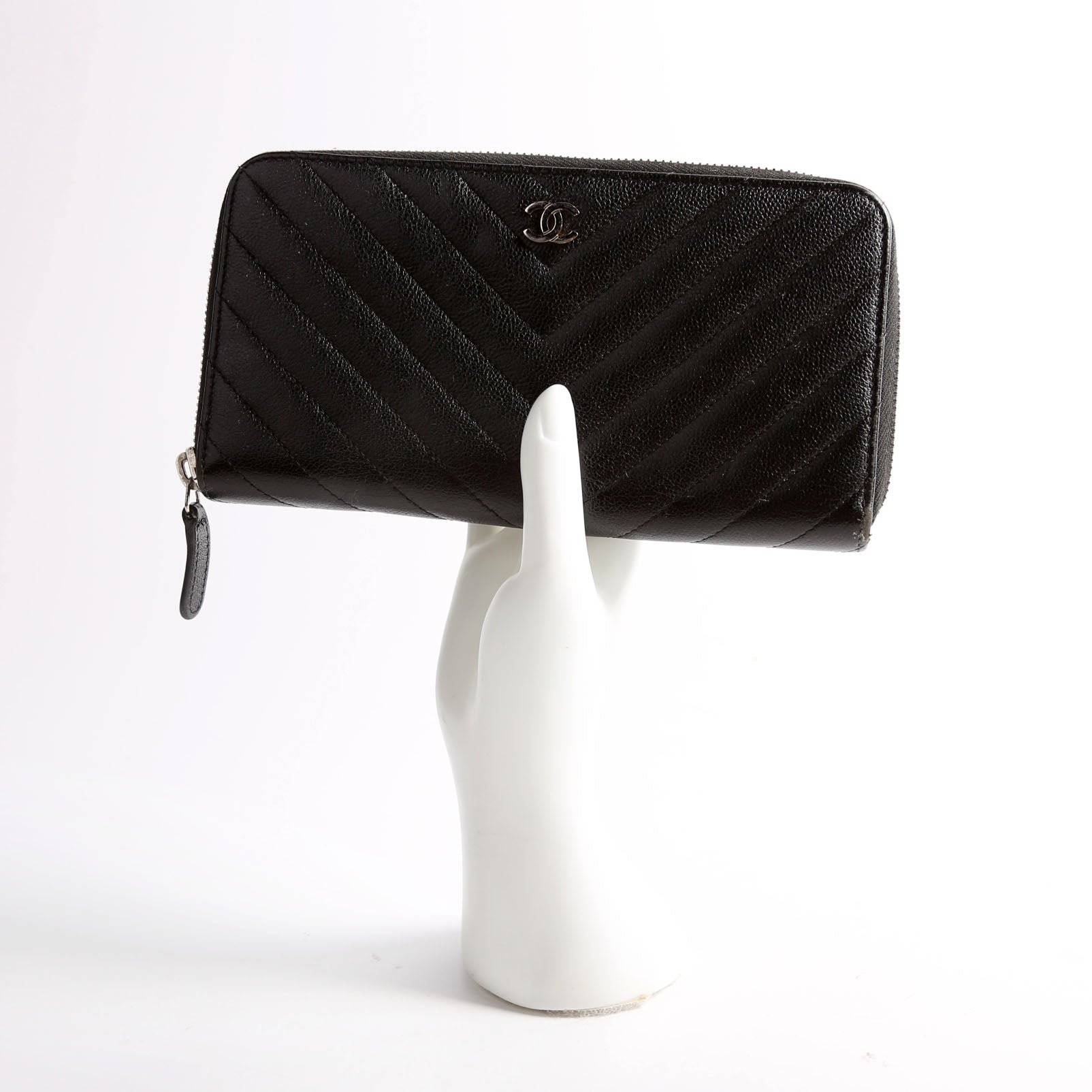 Chevron Zip Around Wallet 25M Black