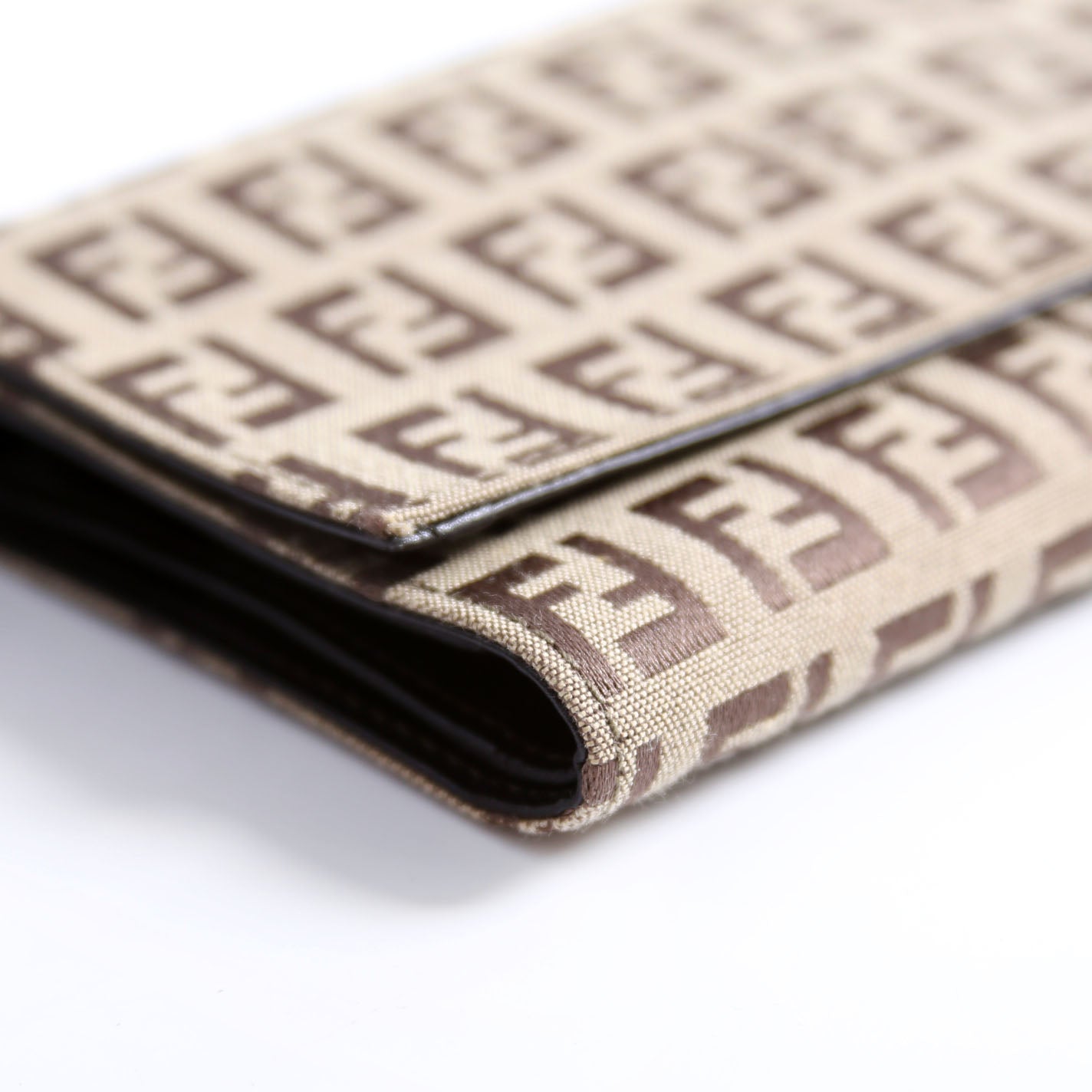 8M0011 Zucchino Compact Trifold Wallet Brown