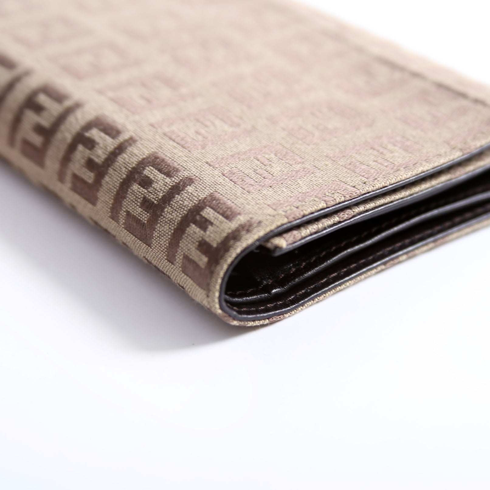 8M0011 Zucchino Compact Trifold Wallet Brown