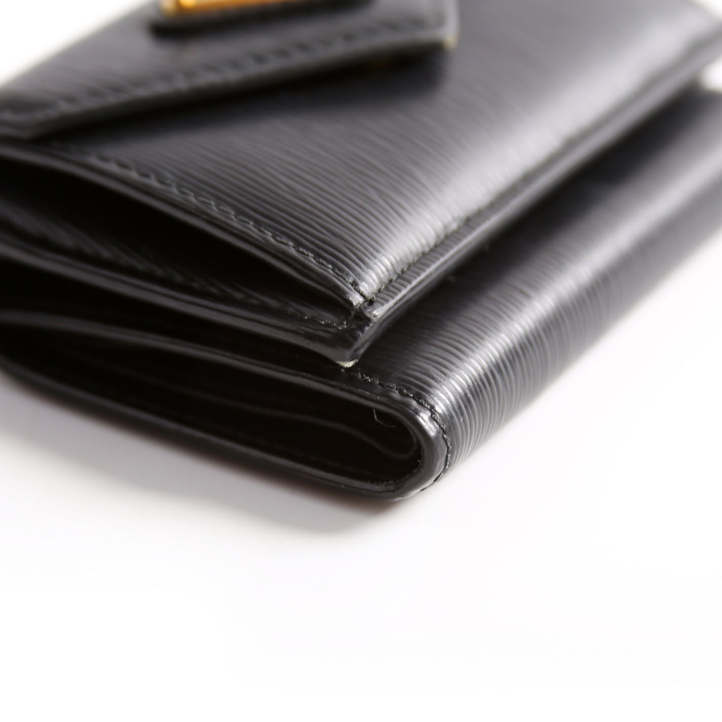 1MH021 Vitello Move Tri-Fold Wallet Black