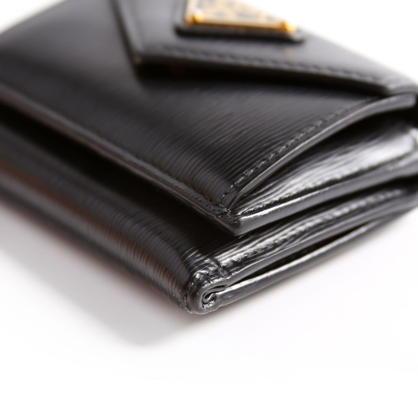 1MH021 Vitello Move Tri-Fold Wallet Black
