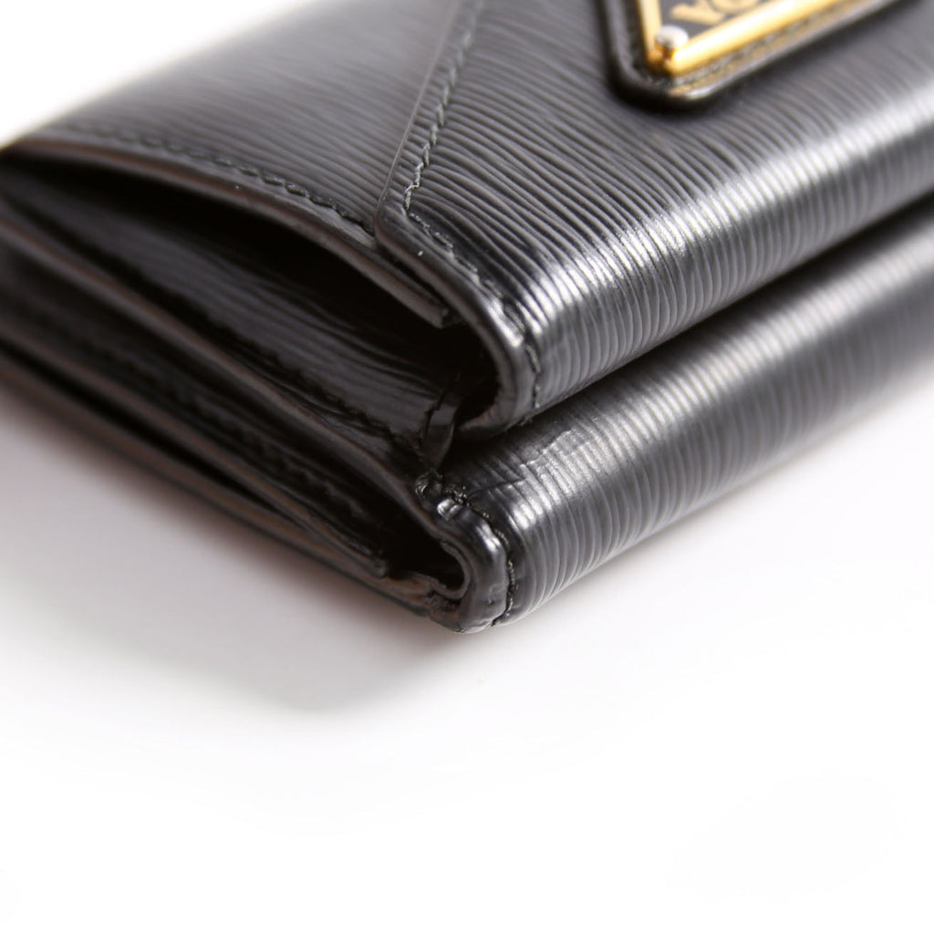 1MH021 Vitello Move Tri-Fold Wallet Black