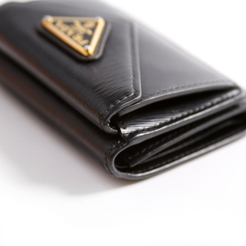 1MH021 Vitello Move Tri-Fold Wallet Black