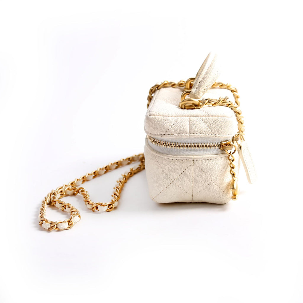 Mini Top Handle Vanity With Chain Caviar 30M White