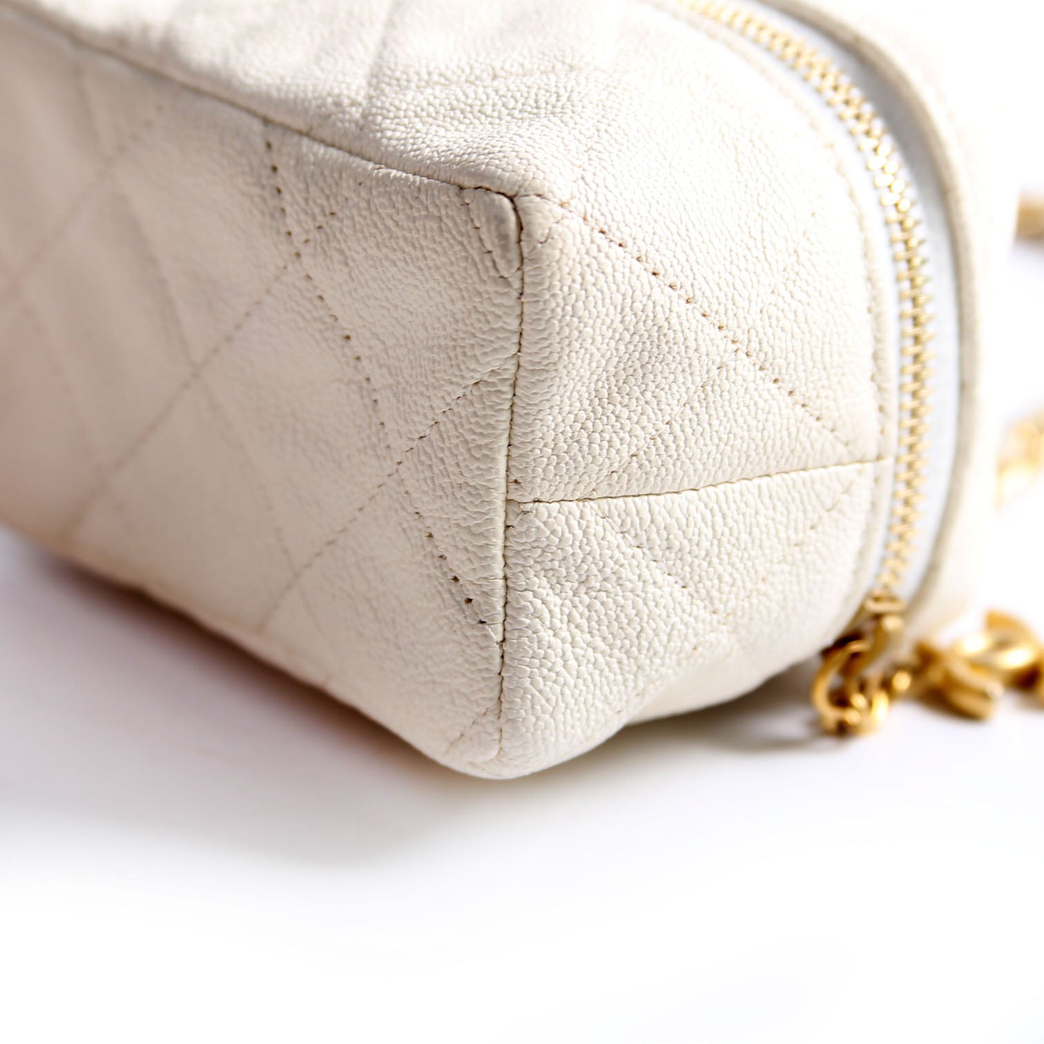 Mini Top Handle Vanity With Chain Caviar 30M White