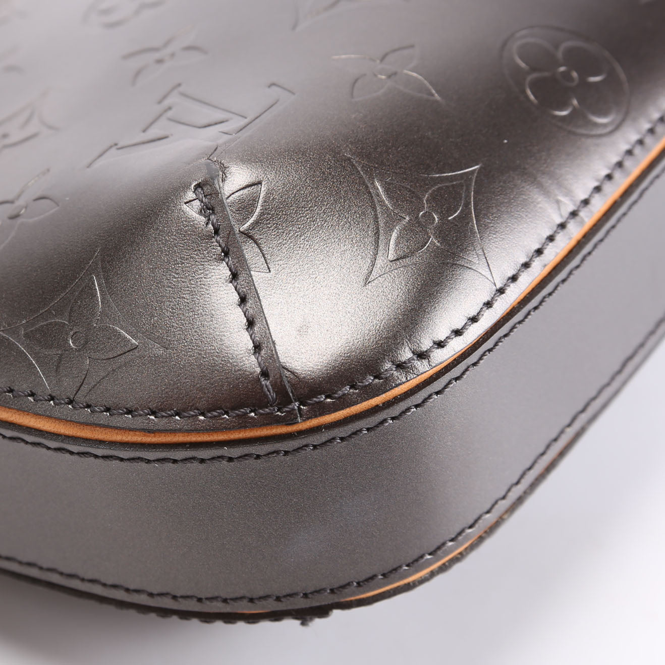 hold Fowler Monogram Matte Leather Gray