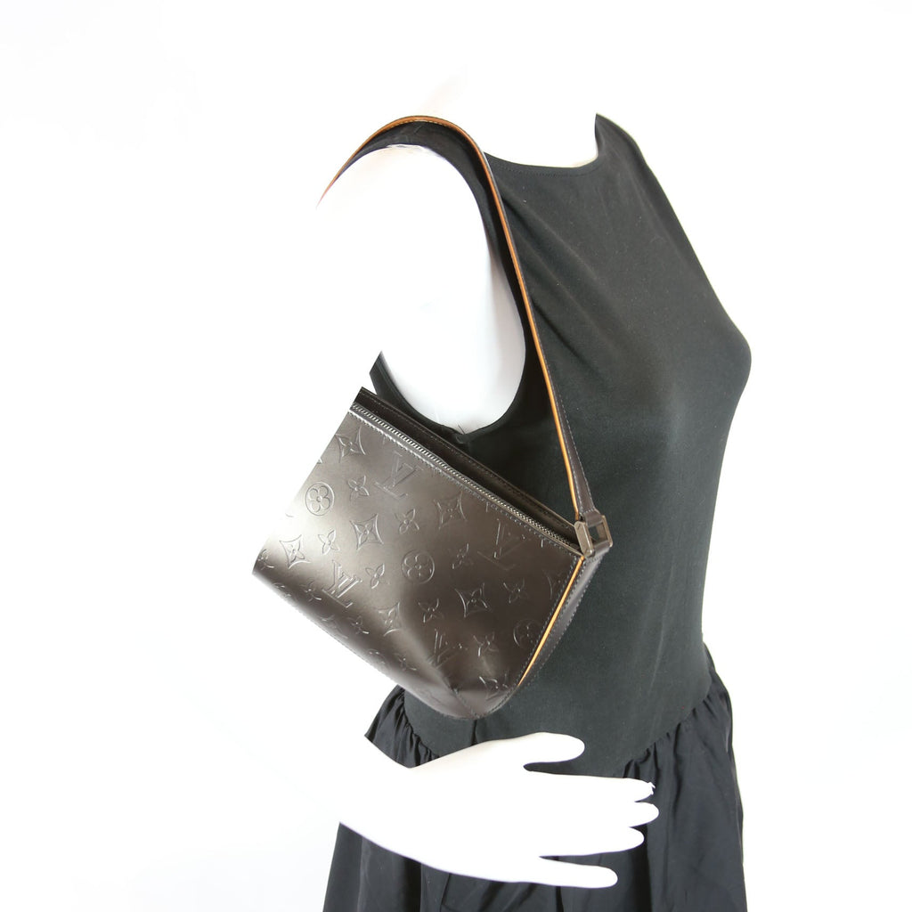 hold Fowler Monogram Matte Leather Gray