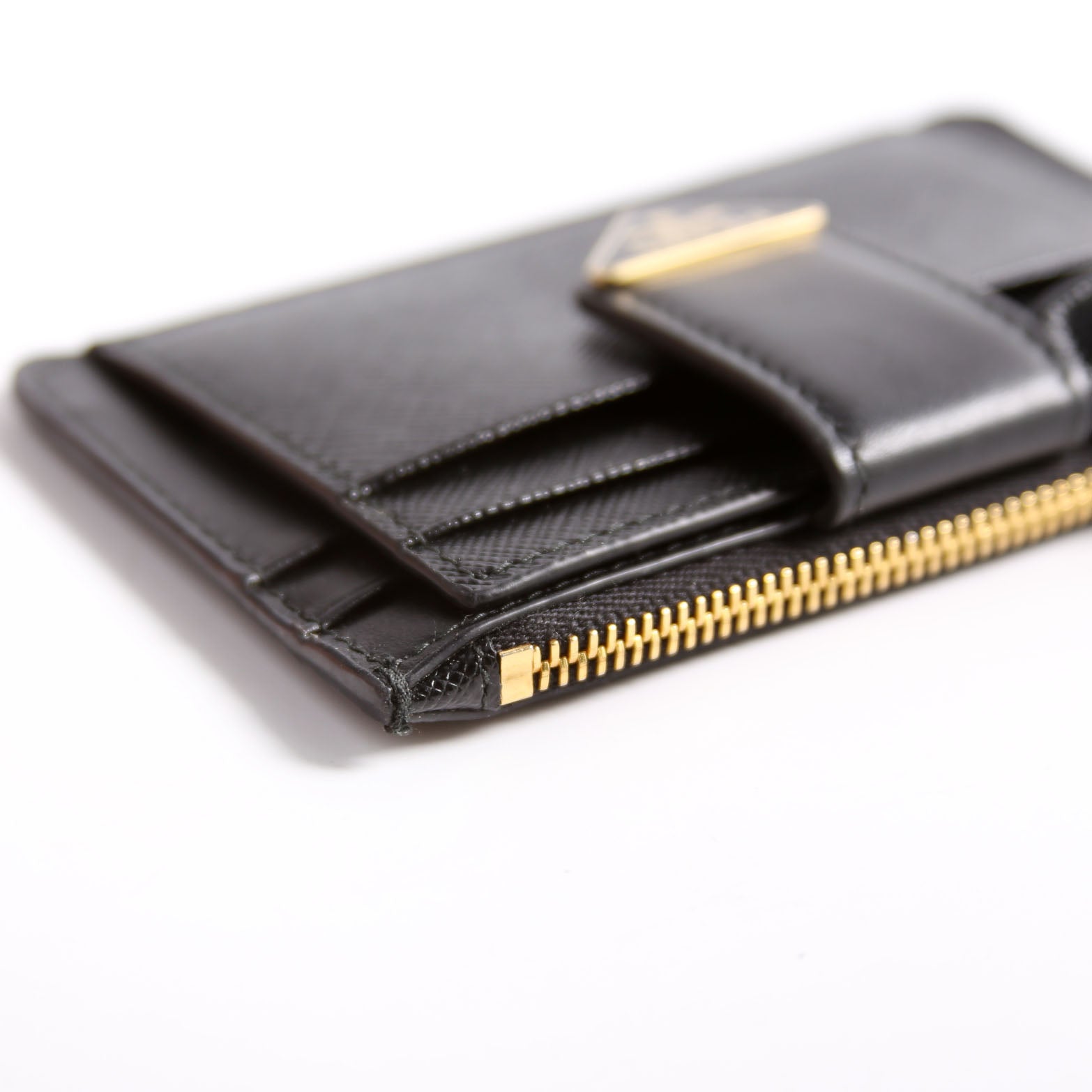 1MC038 Saffiano Triangle Logo Zip Card Case Black